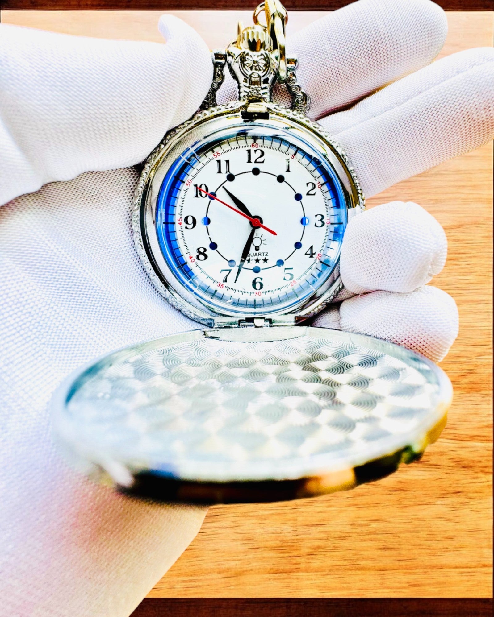 Kapesní hodinky "Motocyklový Elegán 2" – Gravírování jako dárek, 3 barevné varianty