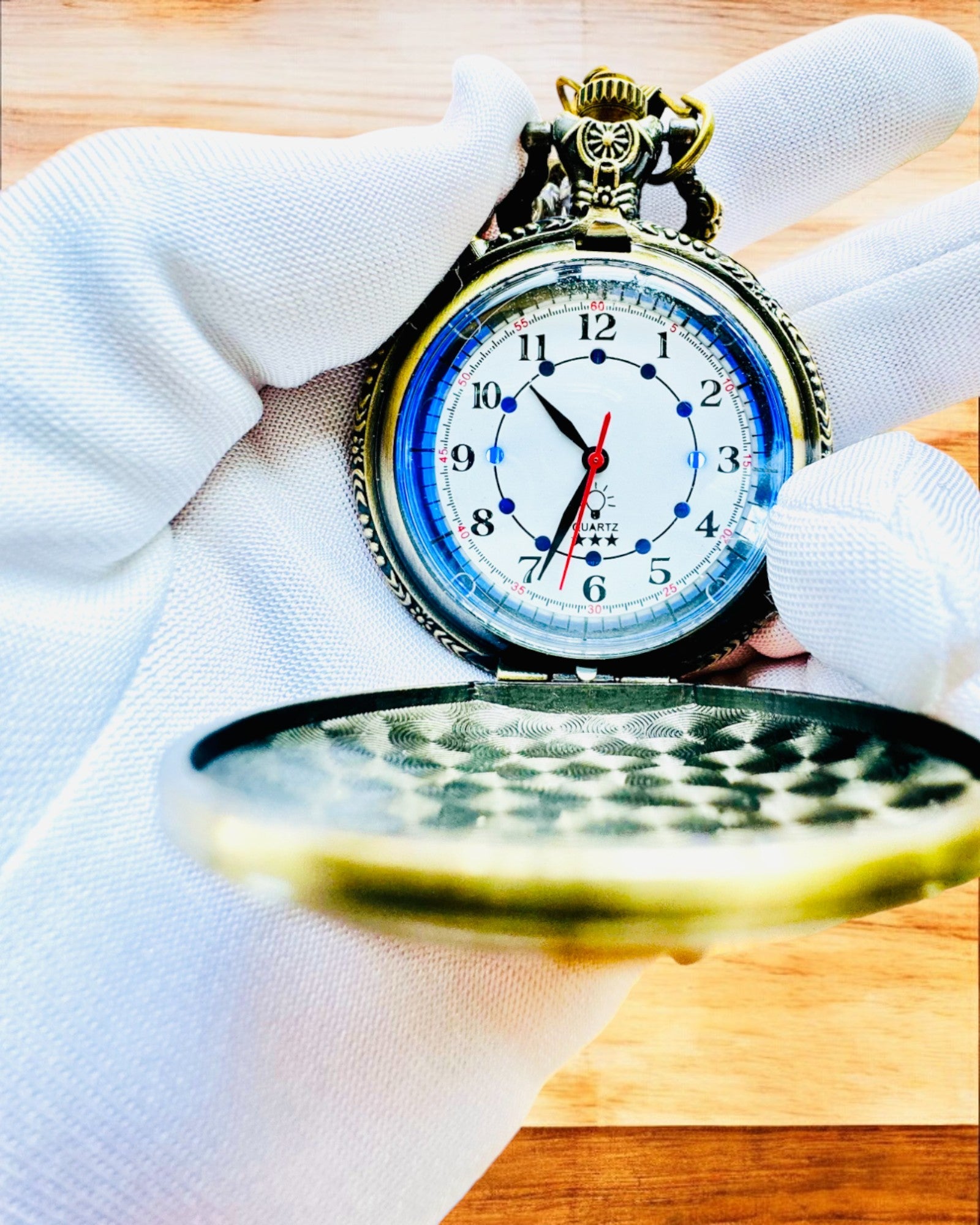 Kapesní hodinky "Motocyklový Elegán 2" – Gravírování jako dárek, 3 barevné varianty