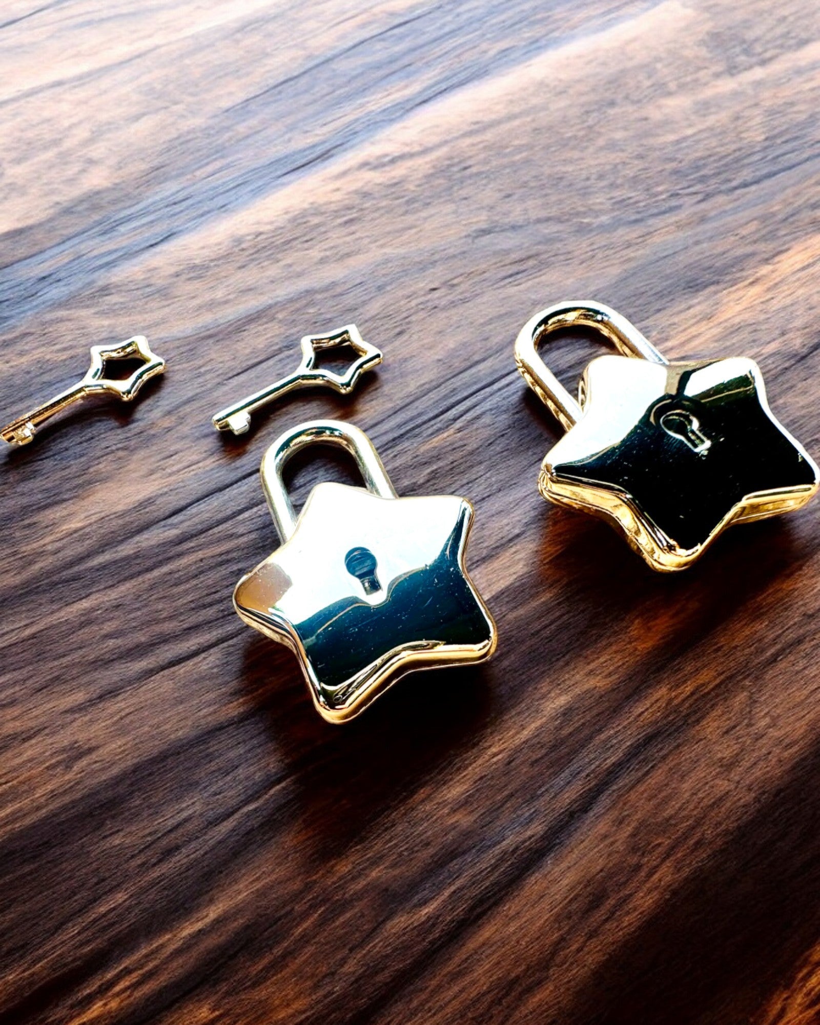 2 Hvězdné mini Zámky s Gravírováním – Zabezpečte Své Sny, personalizované jako dárek, 2 barevné varianty na výběr