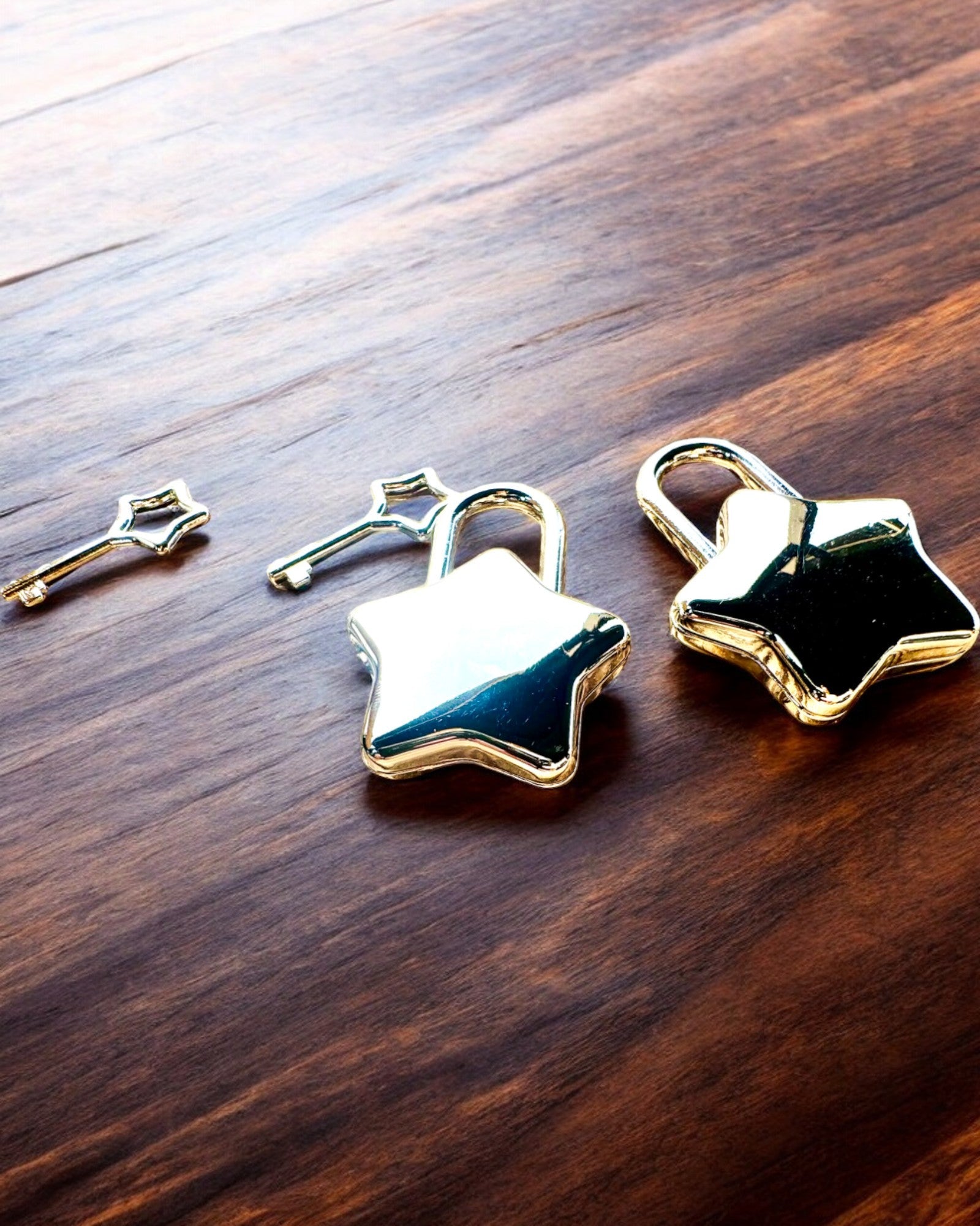 2 Hvězdné mini Zámky s Gravírováním – Zabezpečte Své Sny, personalizované jako dárek, 2 barevné varianty na výběr