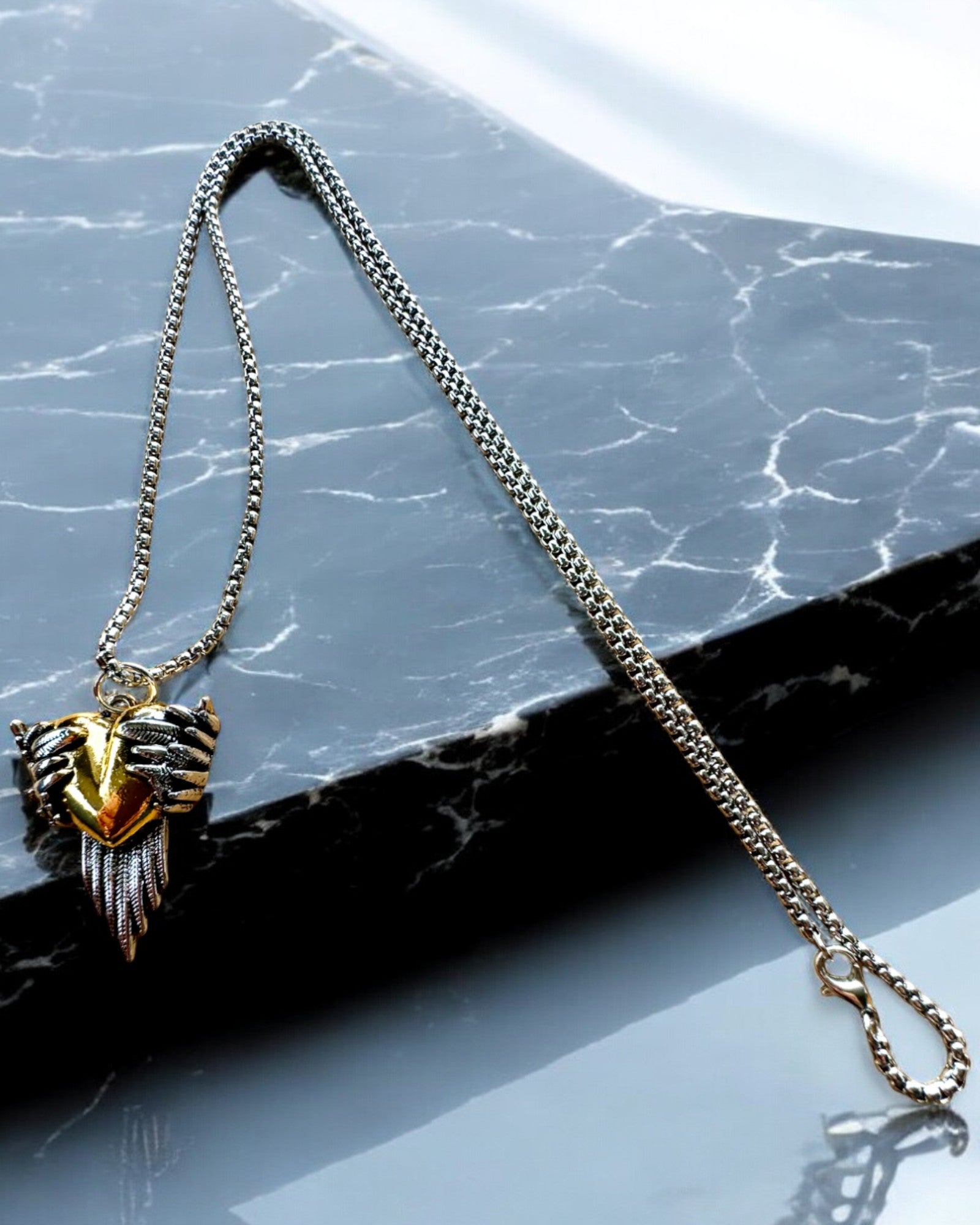 Amulet Srdcostřelec – Temná Křídla Lásky, možnost personalizace gravírováním jako dárek