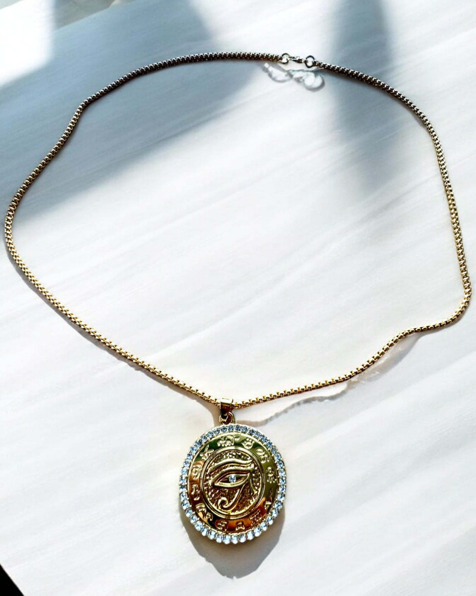 Amulet Mocy "Oko Ra", možnost personalizace gravírováním jako dárek