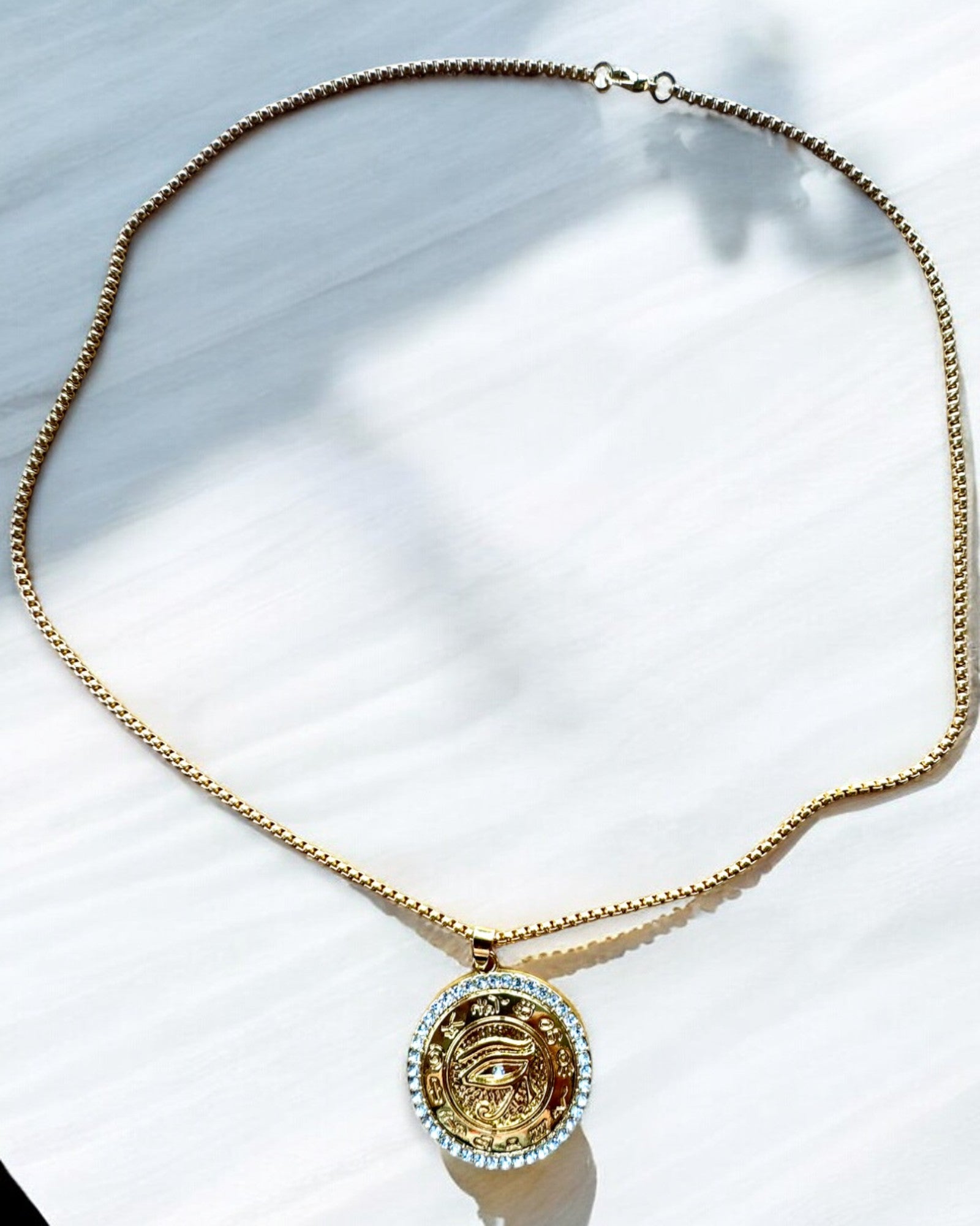 Amulet Mocy "Oko Ra", možnost personalizace gravírováním jako dárek