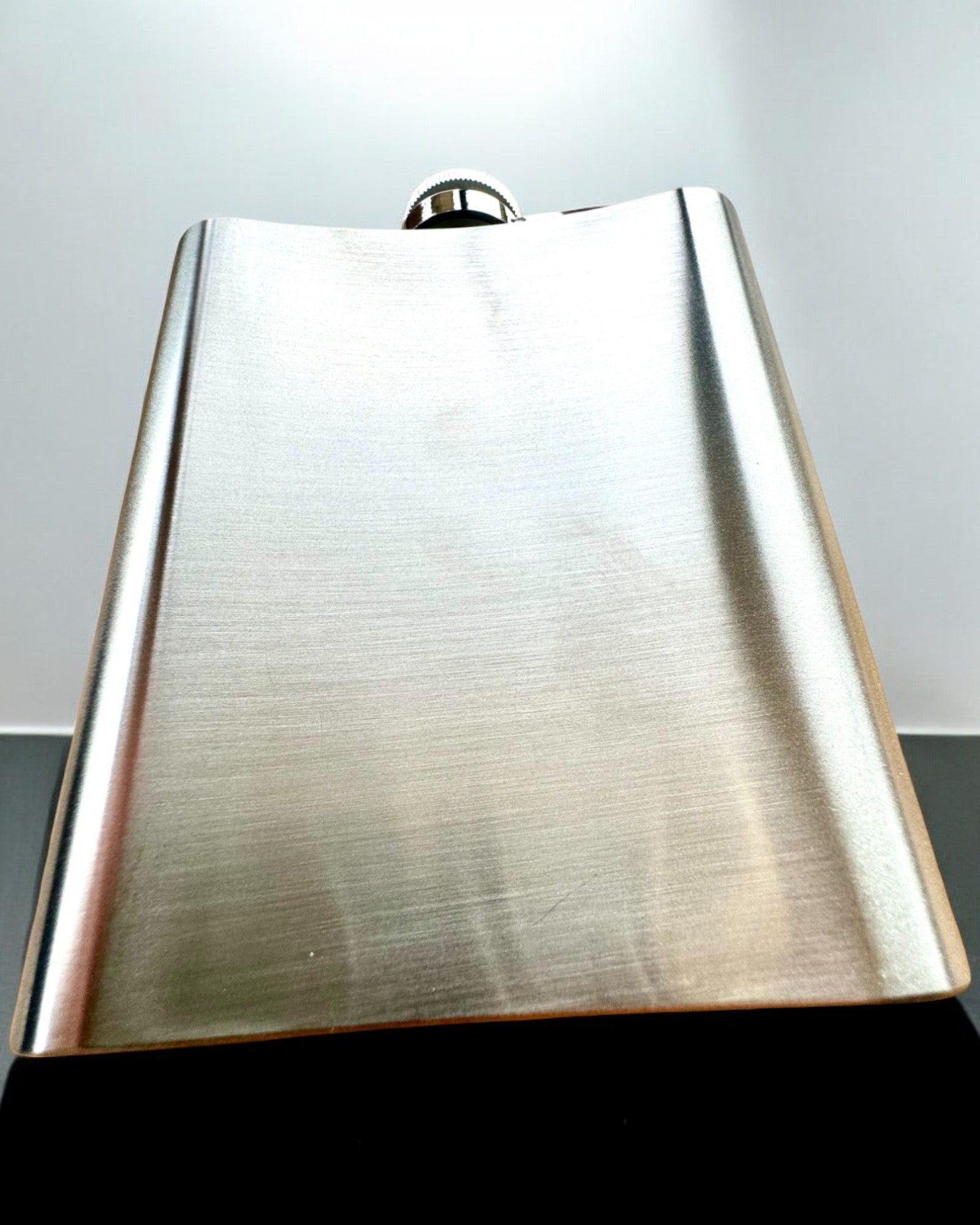 Bizon Flask – Stylová placatka s motivem bizona - možnost personalizace gravírováním jako dárek