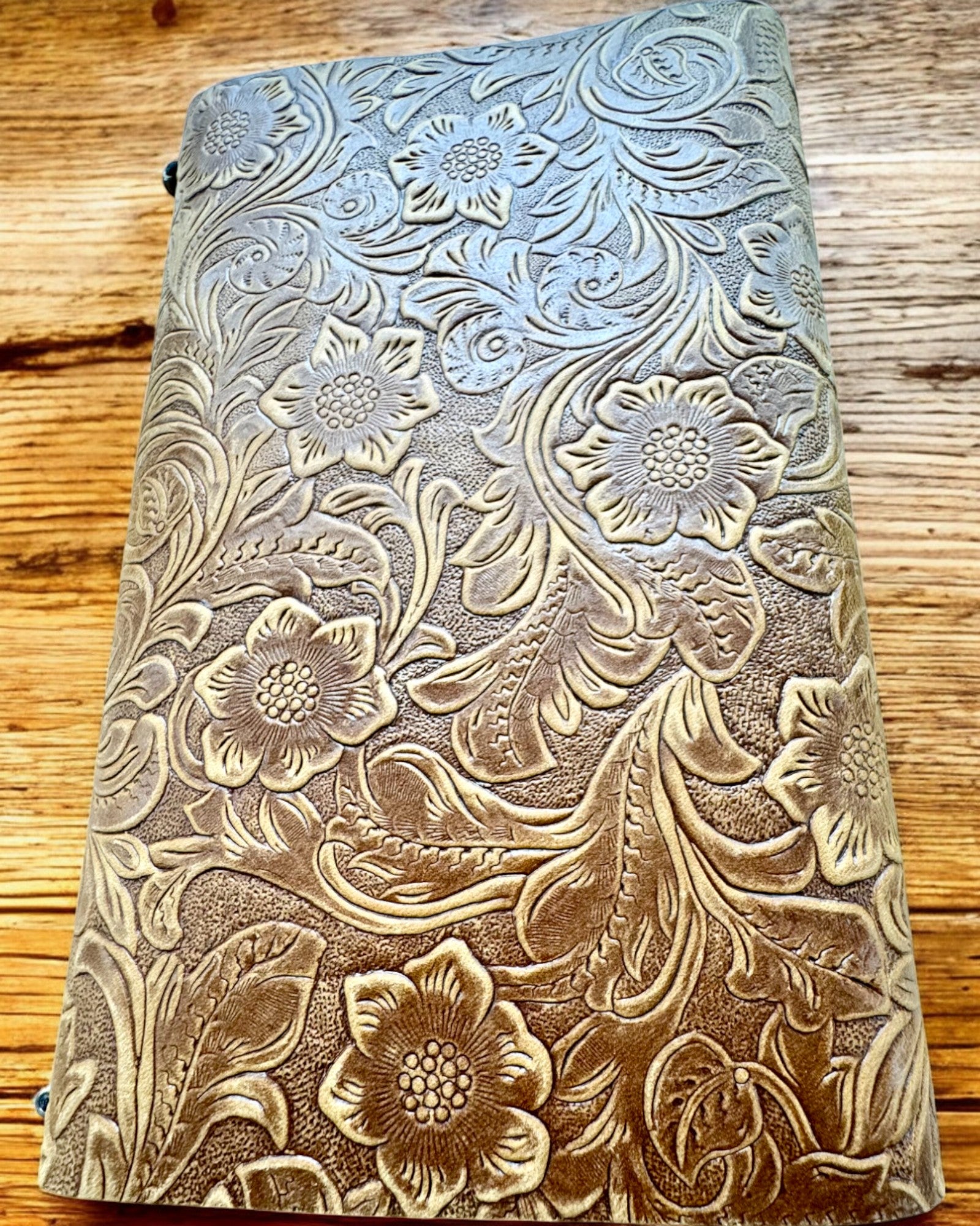 Luxusní retro zápisník s koženým obalem - "Vintage Elegance", 480 stran, možnost personalizace gravírováním