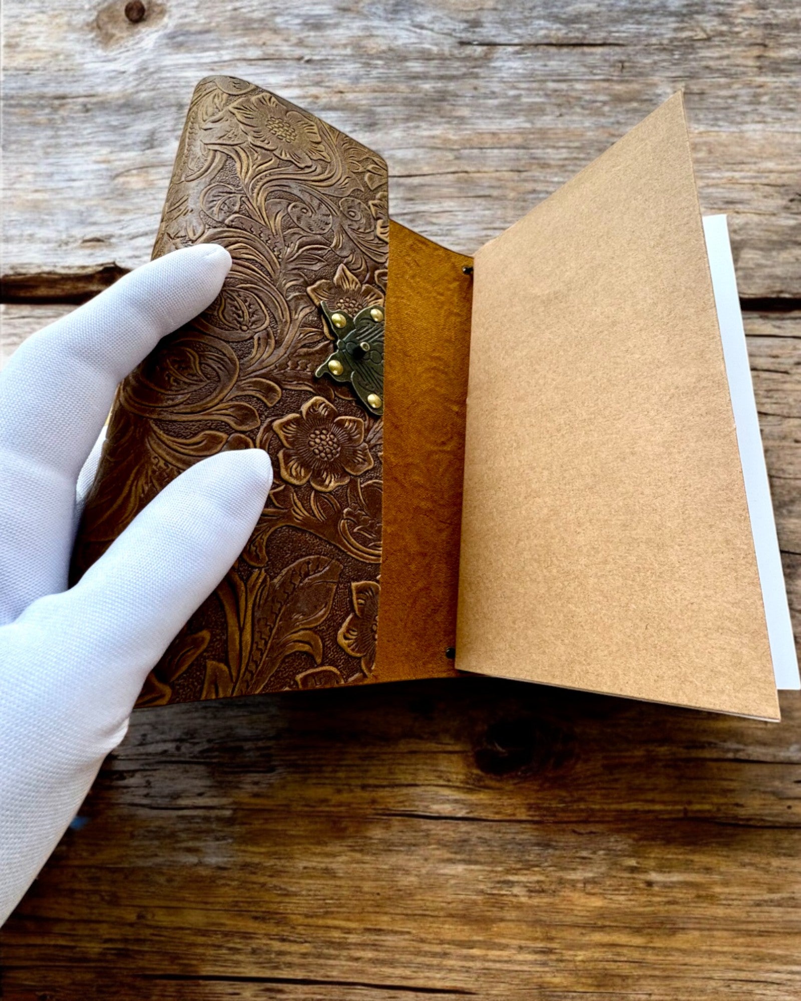 Luxusní retro zápisník s koženým obalem - "Vintage Elegance", 480 stran, možnost personalizace gravírováním