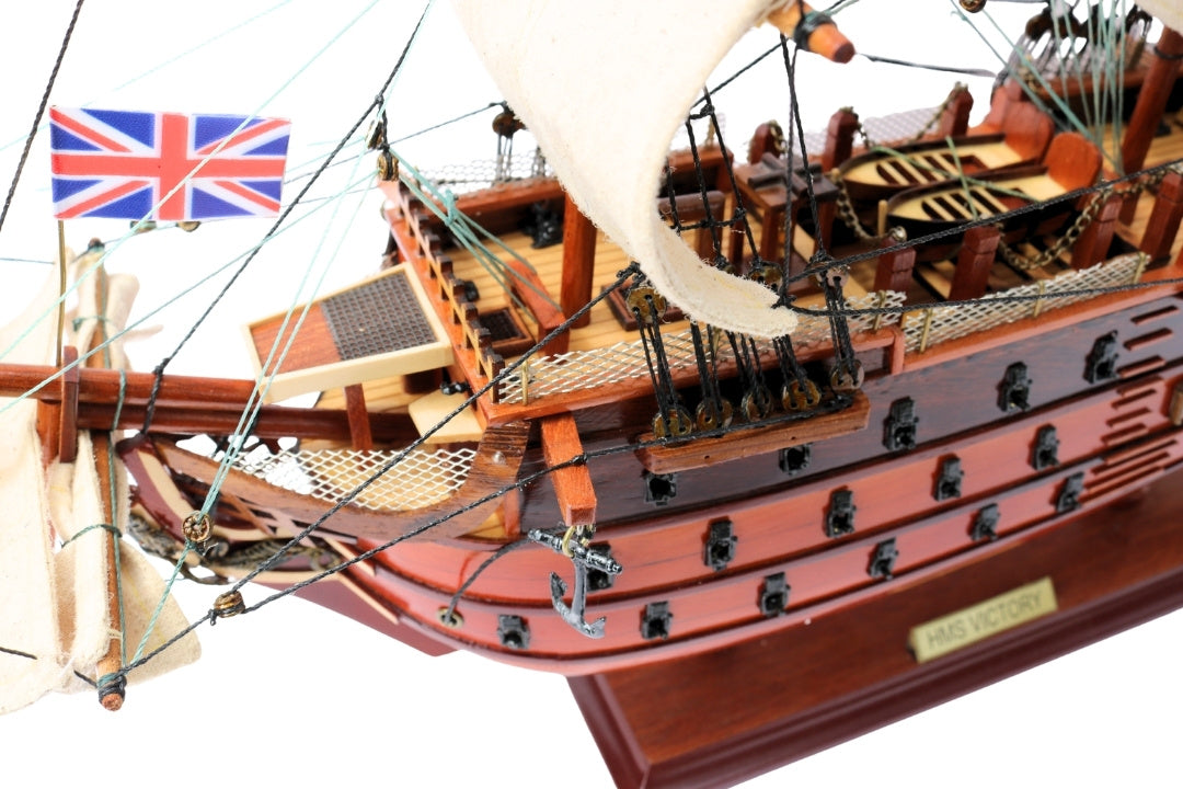 Model Żaglowca HMS Victory Złożony 54 cm - Ręcznie Wykonana Replika z Możliwością Personalizacji Grawerem - Idealny Prezent dla Miłośników Żeglarstwa - Wysoka Jakość, Elegancka Drewniana Podstawa