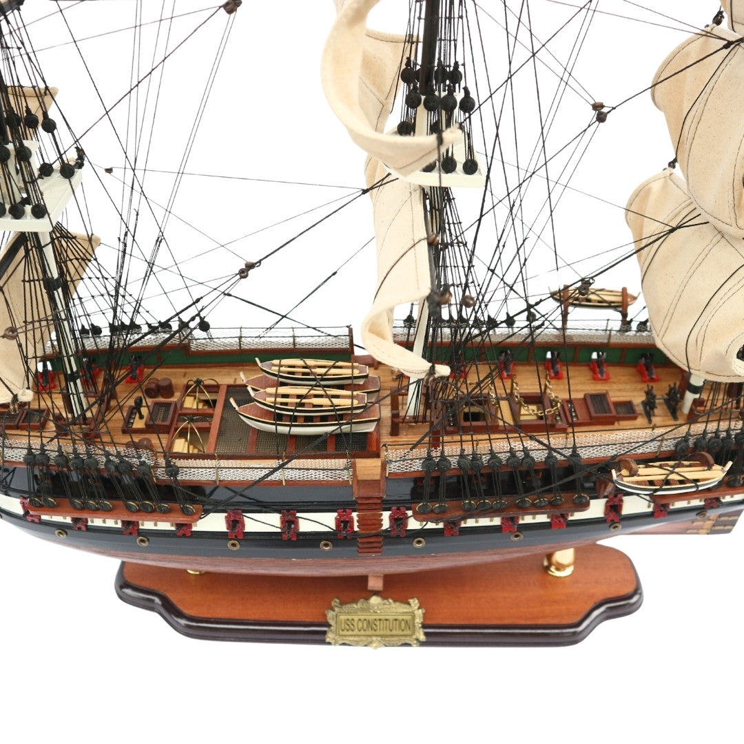 Exkluzivní velký model plachetnice USS Constitution 100cm s možností personalizace gravírováním