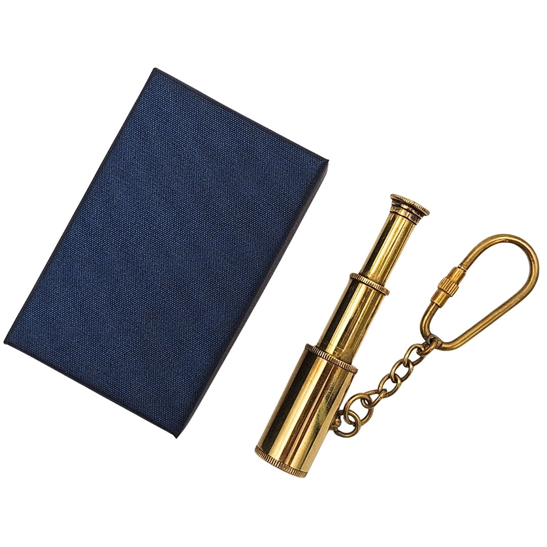 Mosiężny Brelok Luneta w Eleganckim Pudełku – Retro Marynistyczny Prezent – KEY-0016A