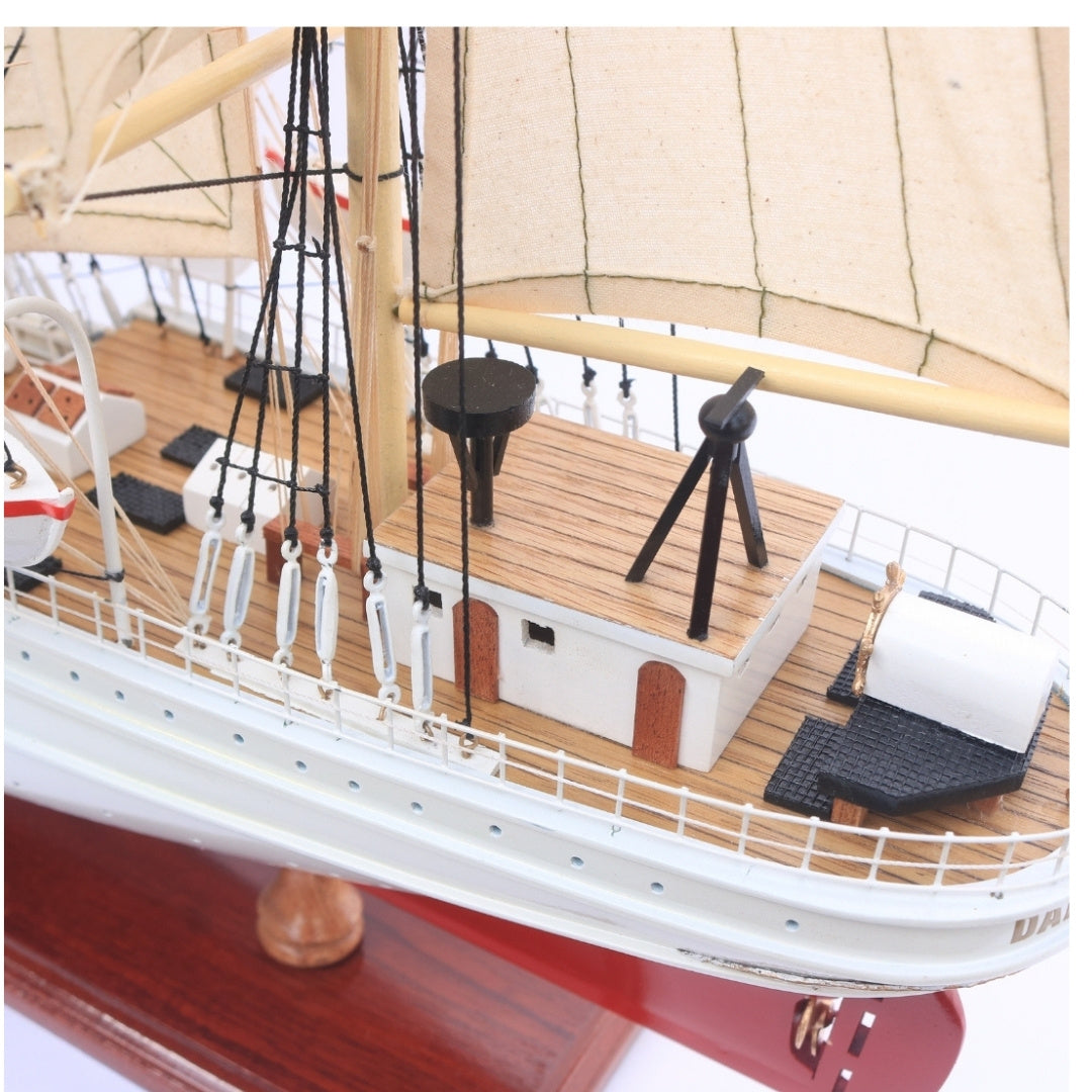 Exkluzivní model plachetnice Dar Pomorza 82 cm s možností personalizace gravírováním