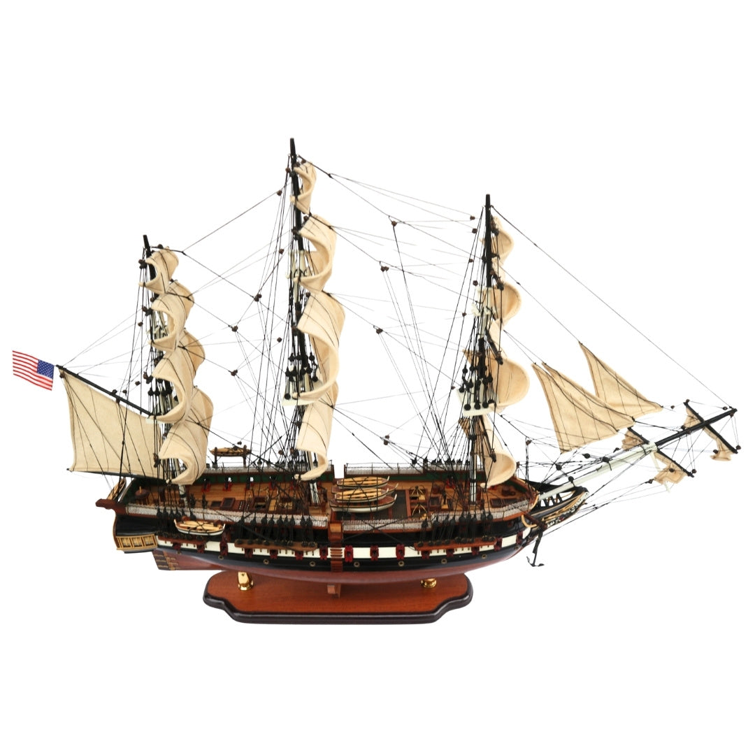 Exkluzivní velký model plachetnice USS Constitution 100cm s možností personalizace gravírováním