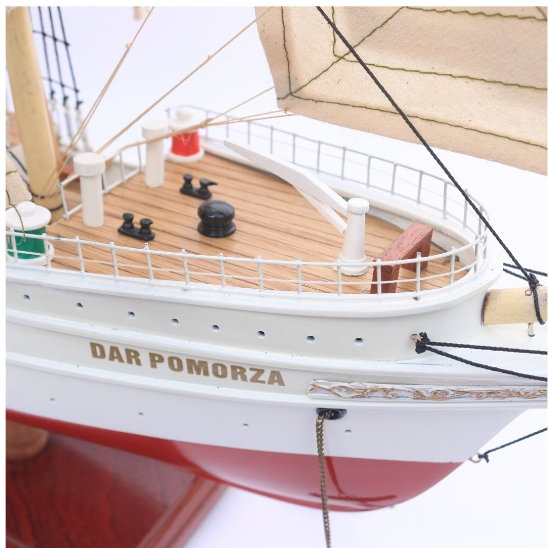 Exkluzivní model plachetnice Dar Pomorza 82 cm s možností personalizace gravírováním