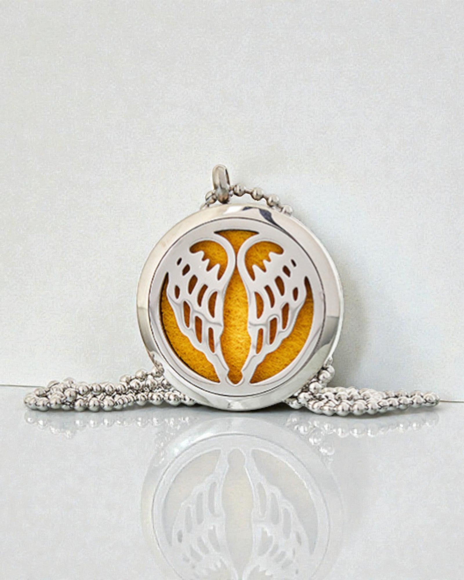 Náhrdelník Aromalife Angelic Wings – Aromatický medailonek Andělská křídla 30 mm