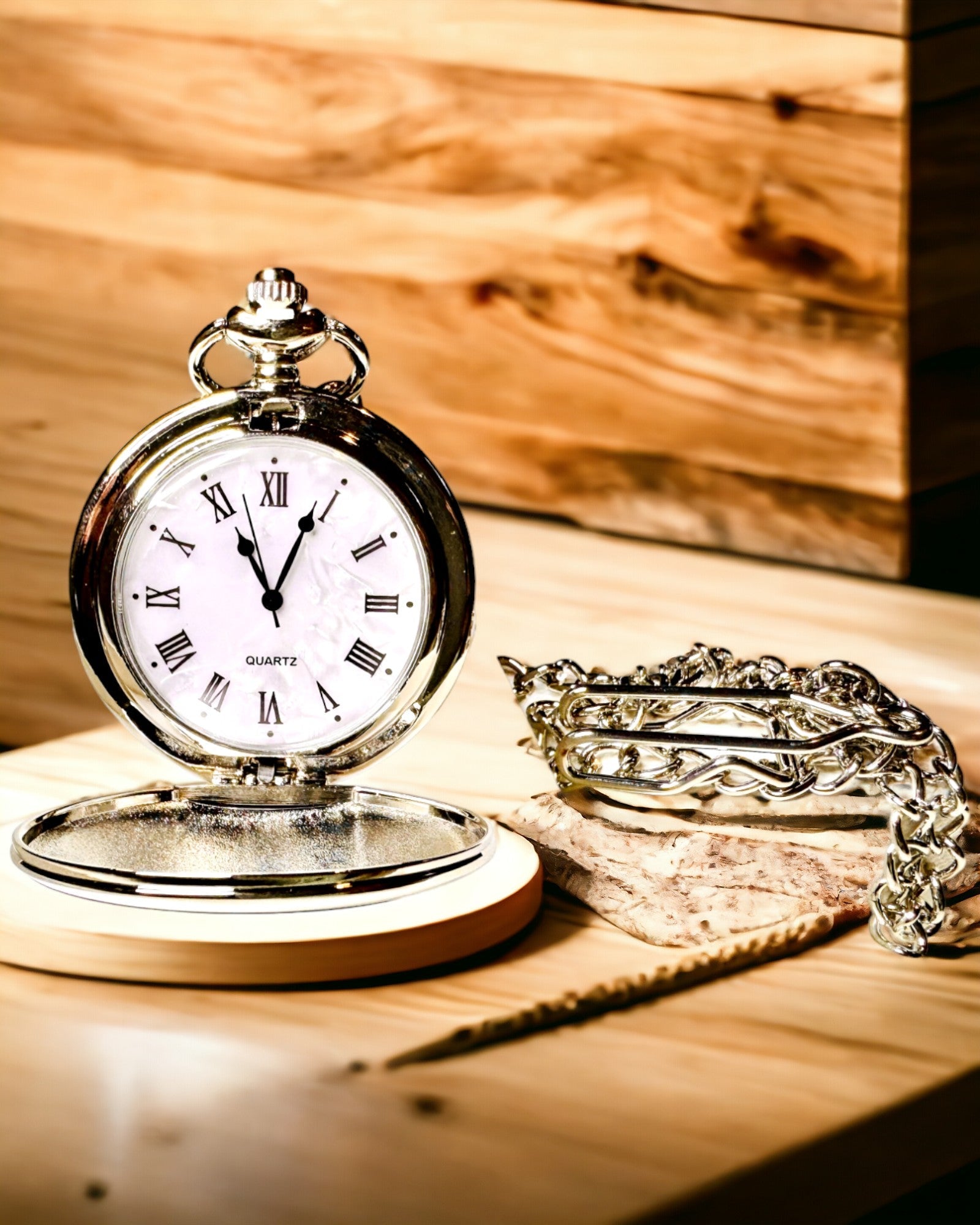 Klasické kapesní hodinky s římskými číslicemi a řetízkem, křemenné, ocelový lesk - stříbrná barva