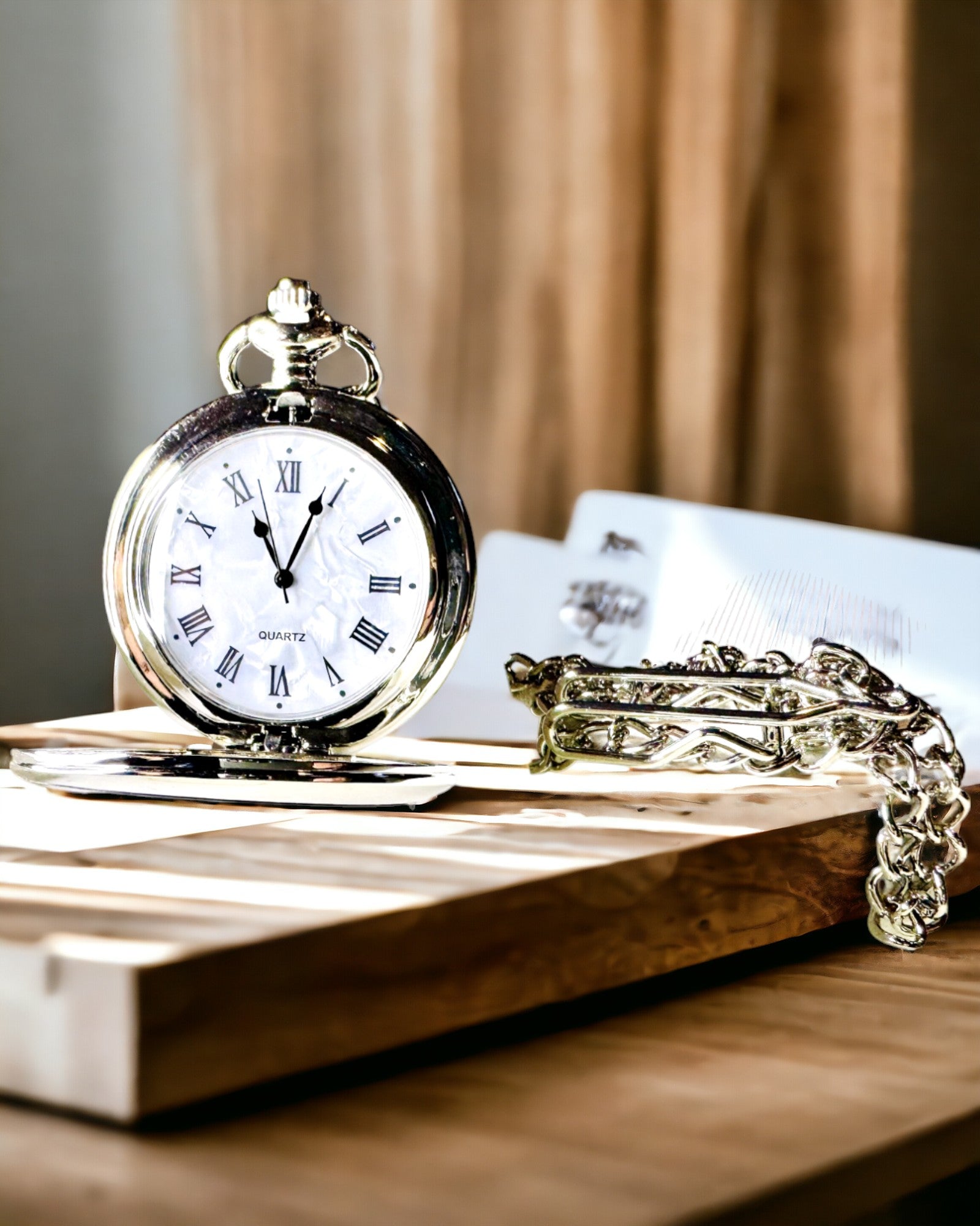 Klasické kapesní hodinky s římskými číslicemi a řetízkem, křemenné, ocelový lesk - stříbrná barva