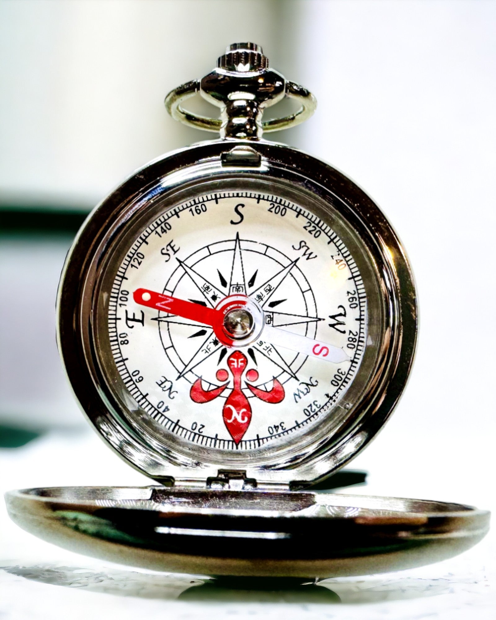 Mini Kompas Objevitel, Přenosný a Elegantní, Ideální do Batohů a Outdooru