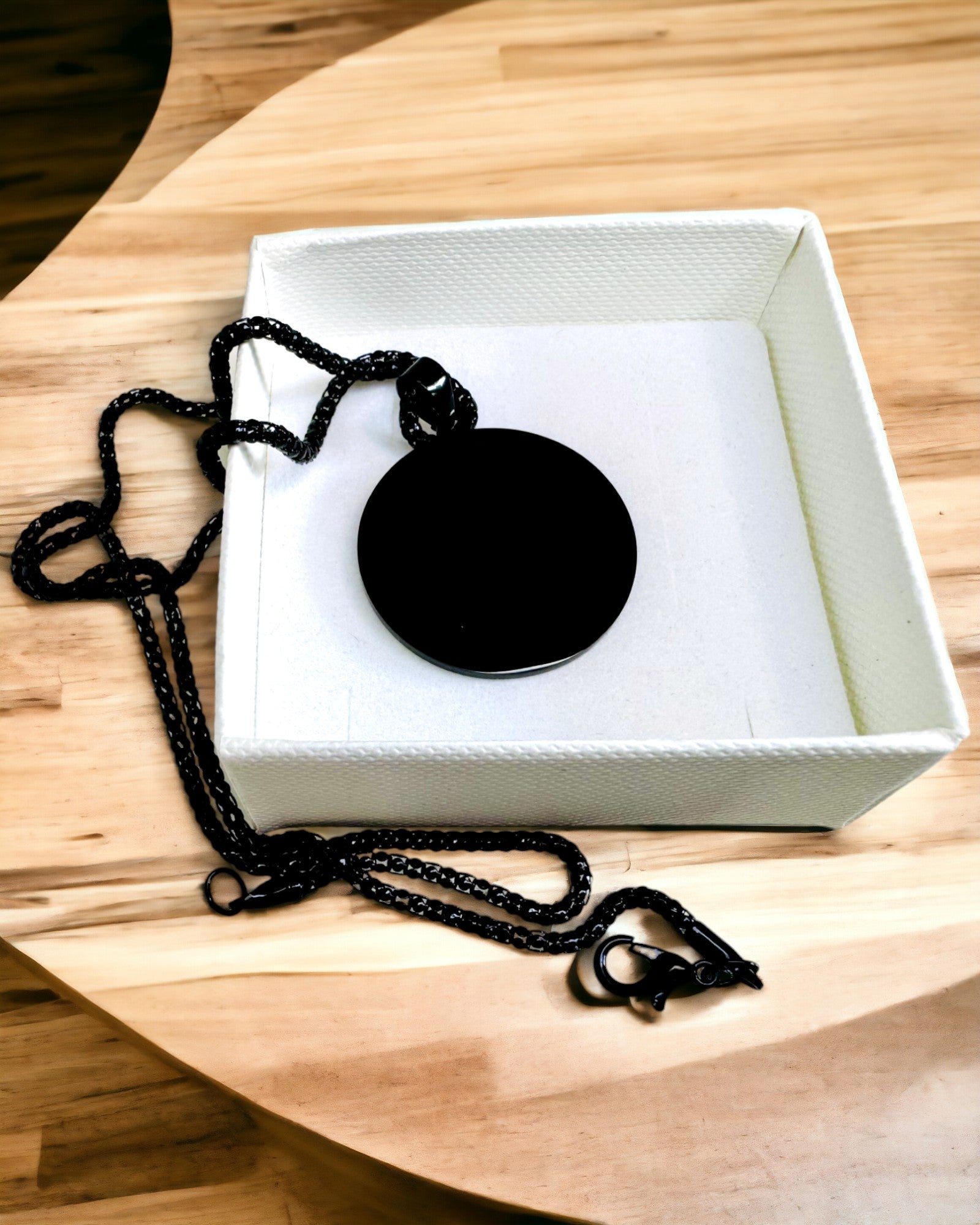 Přívěsek "Urban Elegance" – Kulatá Medaile z Nerezové Oceli ve Dvou Barvách s Možností Personalizace