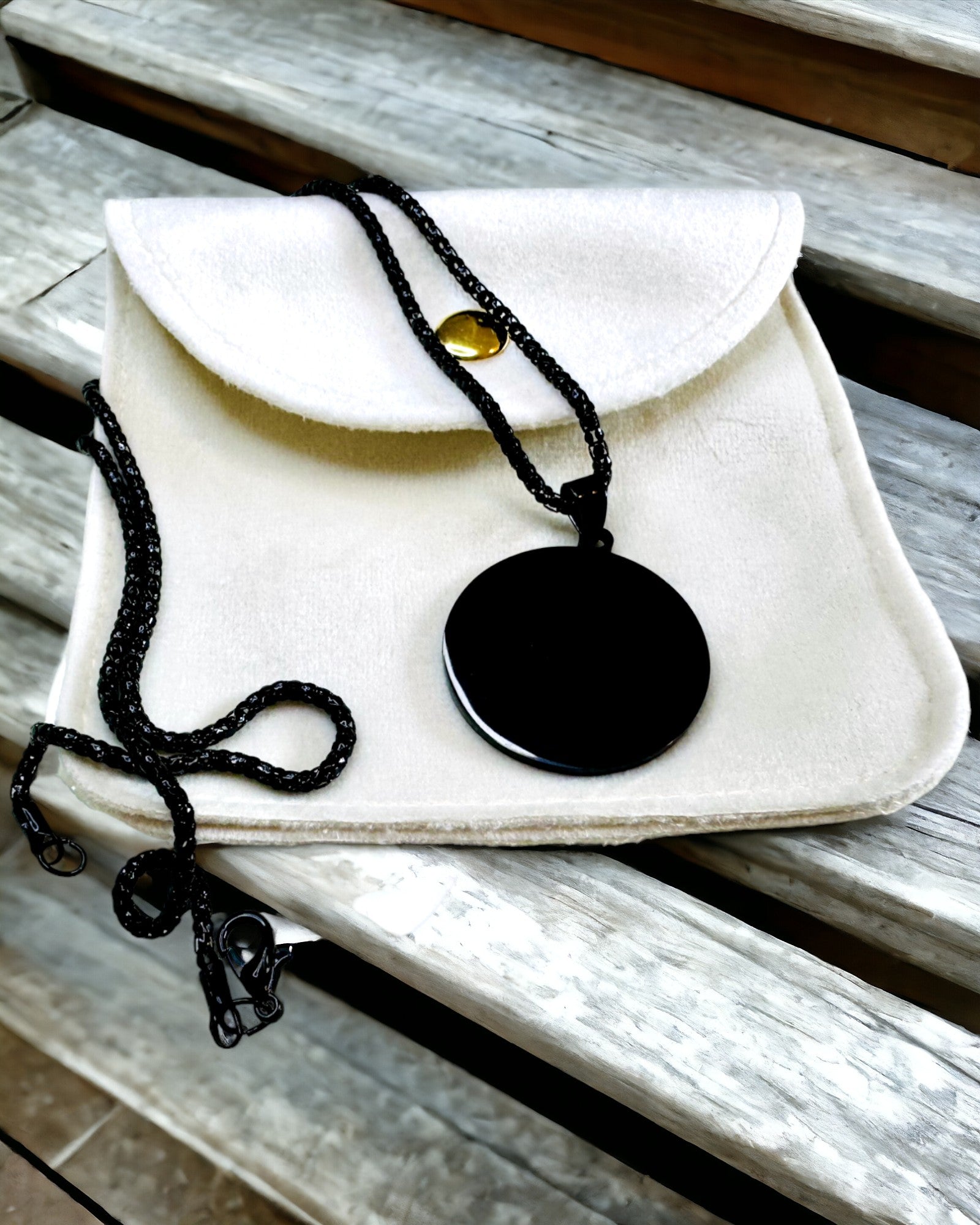 Přívěsek "Urban Elegance" – Kulatá Medaile z Nerezové Oceli ve Dvou Barvách s Možností Personalizace