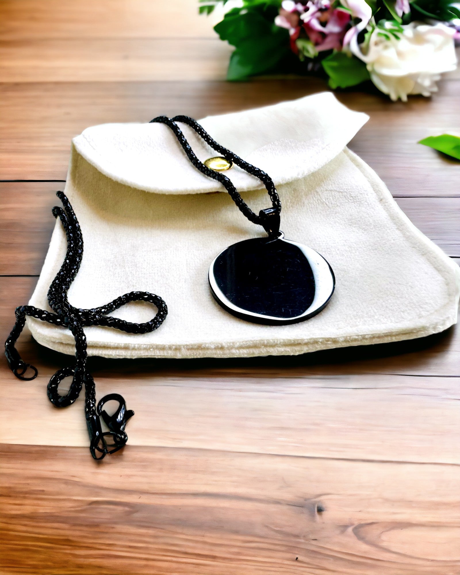 Přívěsek "Urban Elegance" – Kulatá Medaile z Nerezové Oceli ve Dvou Barvách s Možností Personalizace