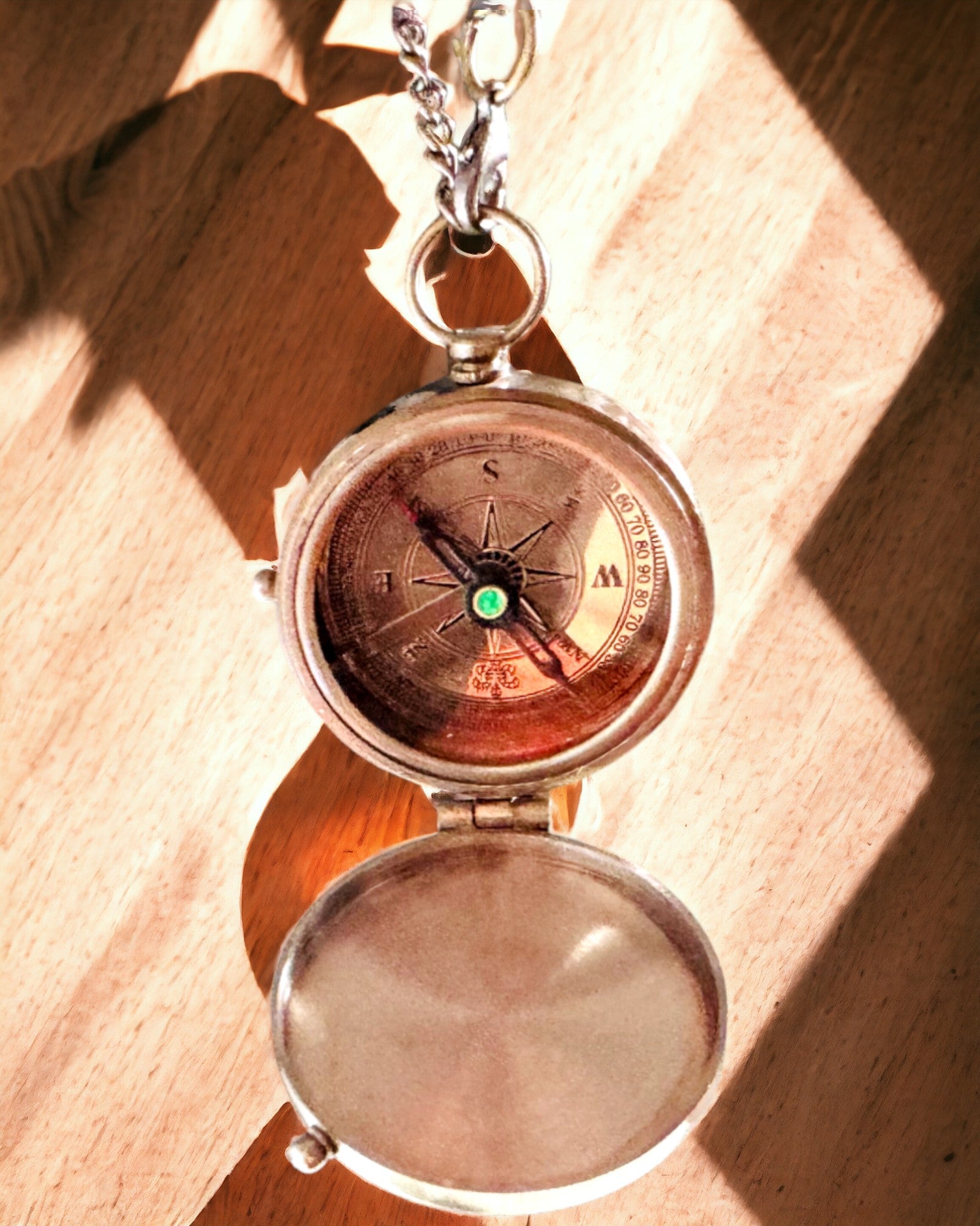 Indický Kompas „Odysseus“ – Retro Průzkumnická Perla s Možností Gravírování