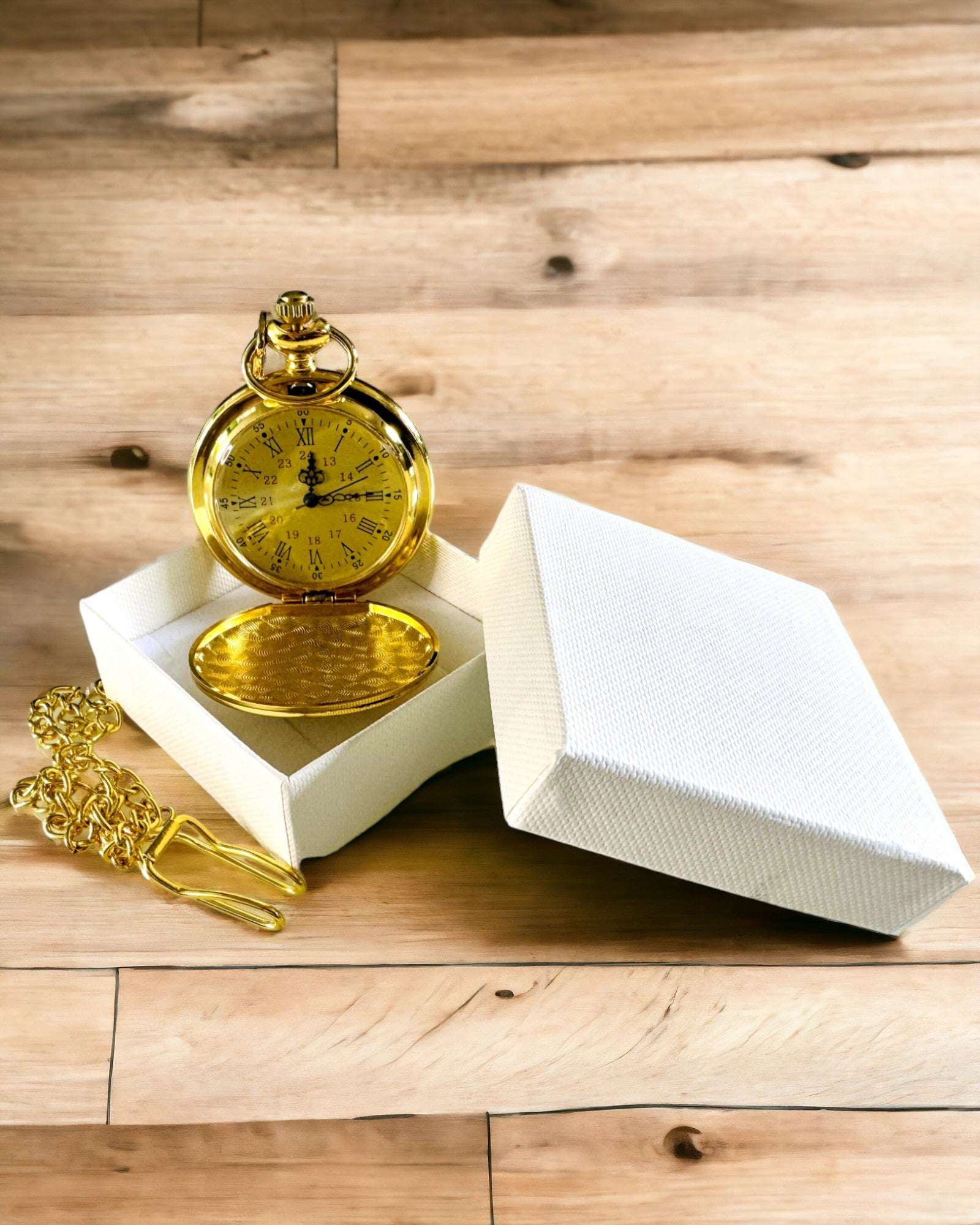 Kapesní hodinky ve zlaté barvě v retro stylu s možností gravírování