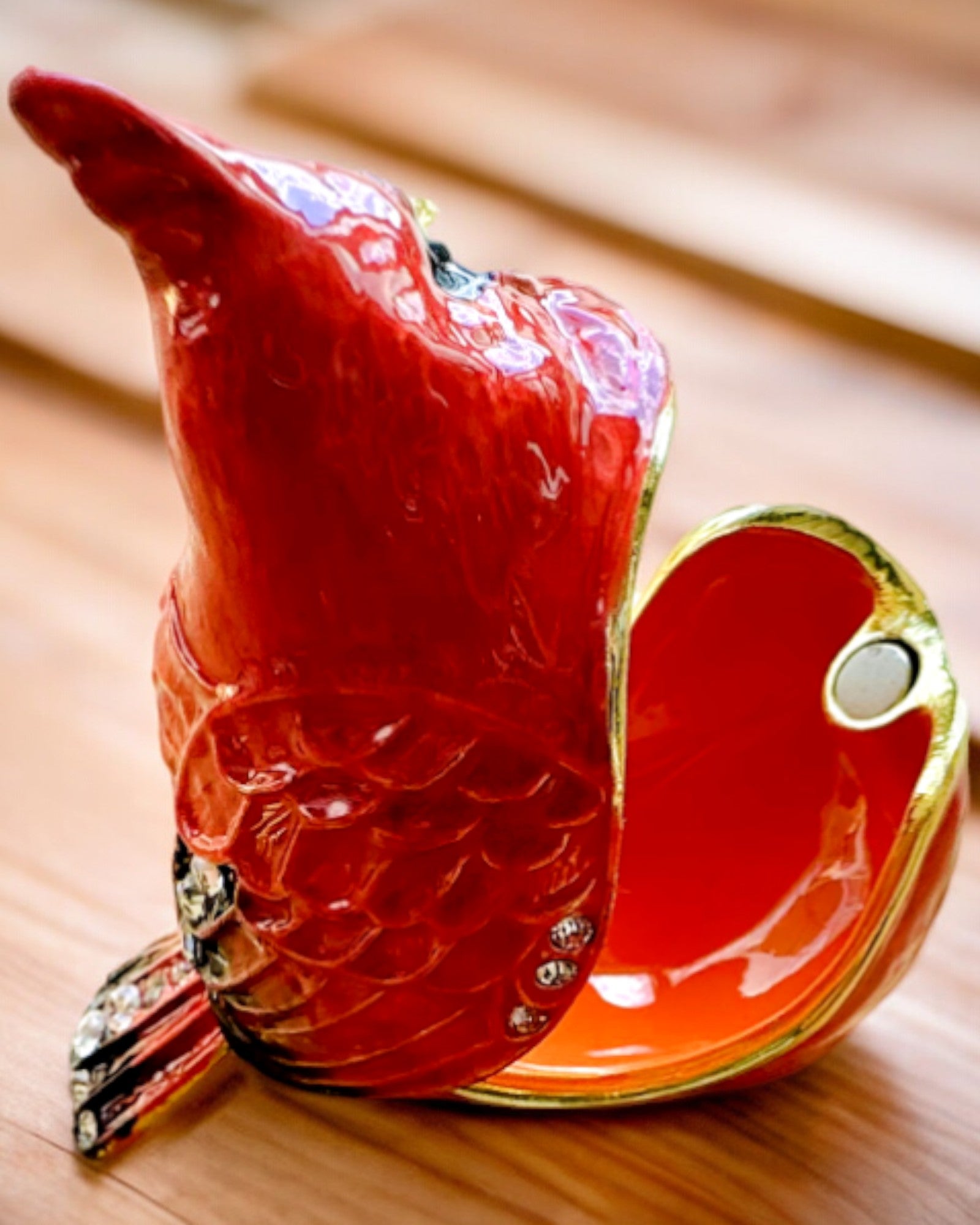 Elegantní šperkovnice ve tvaru kardinála s možností gravírování