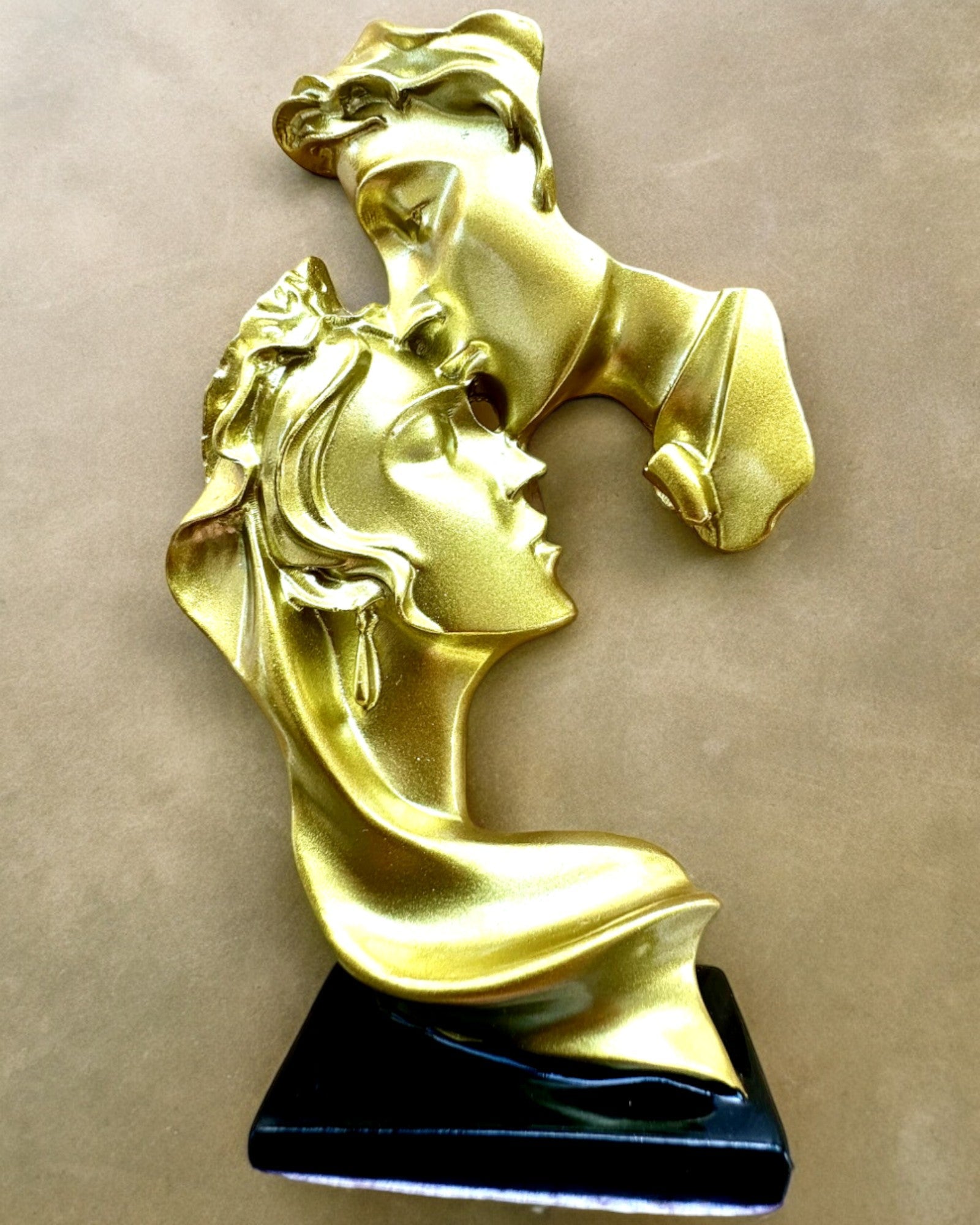 Figurka "Elegance v Kameni" barva zlatá - 13,5 cm výška, Dekorativní s Možností Gravírování
