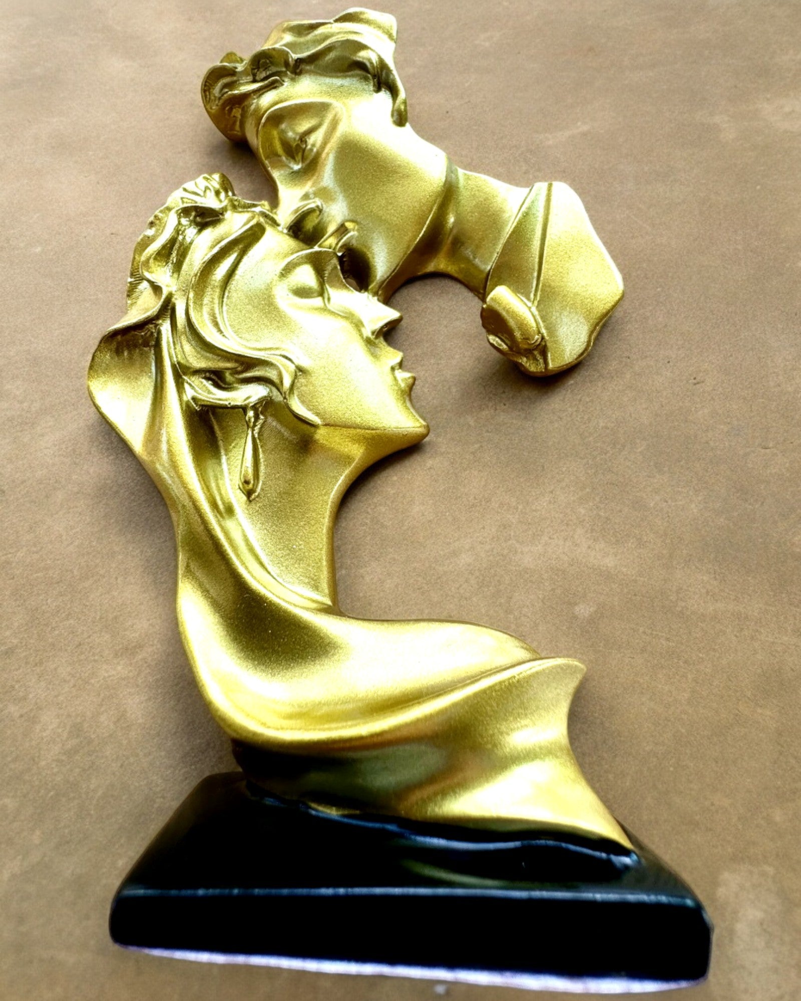 Figurka "Elegance v Kameni" barva zlatá - 13,5 cm výška, Dekorativní s Možností Gravírování