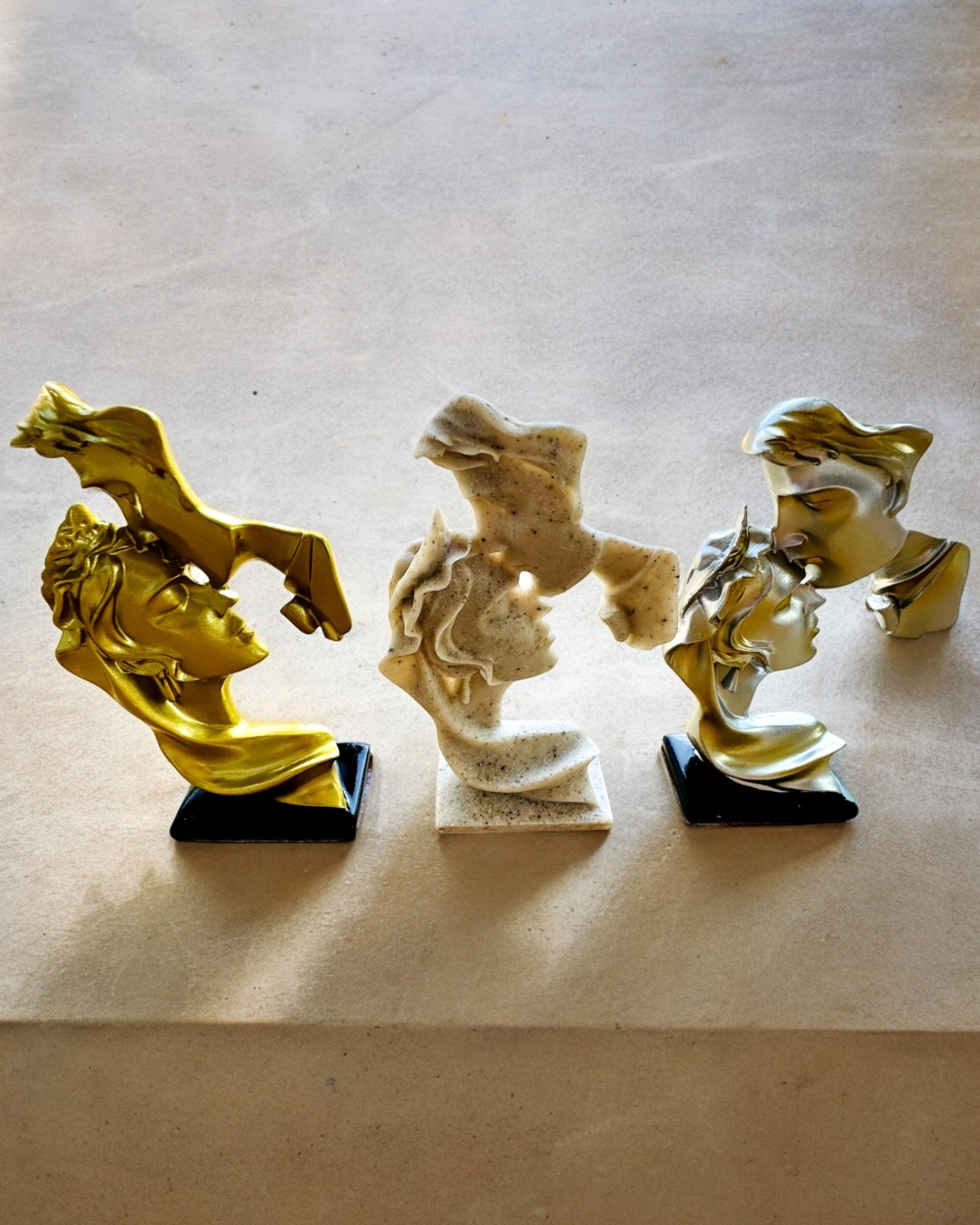 Figurka "Elegance v Kameni" barva zlatá - 13,5 cm výška, Dekorativní s Možností Gravírování