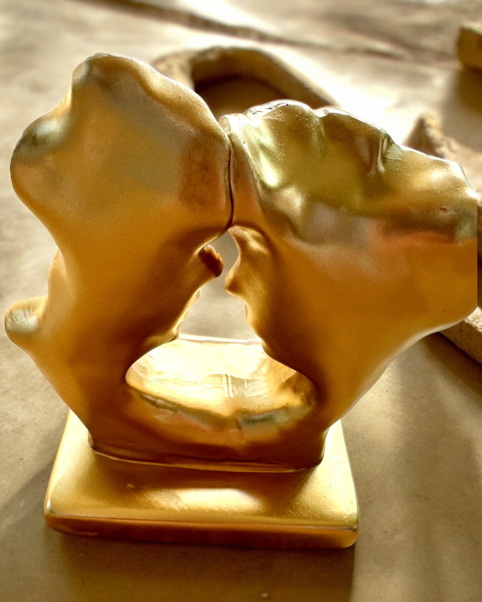 Figurka "Zlaté Spojení" - 13,5 cm výška, Dekorativní s Možností Gravírování