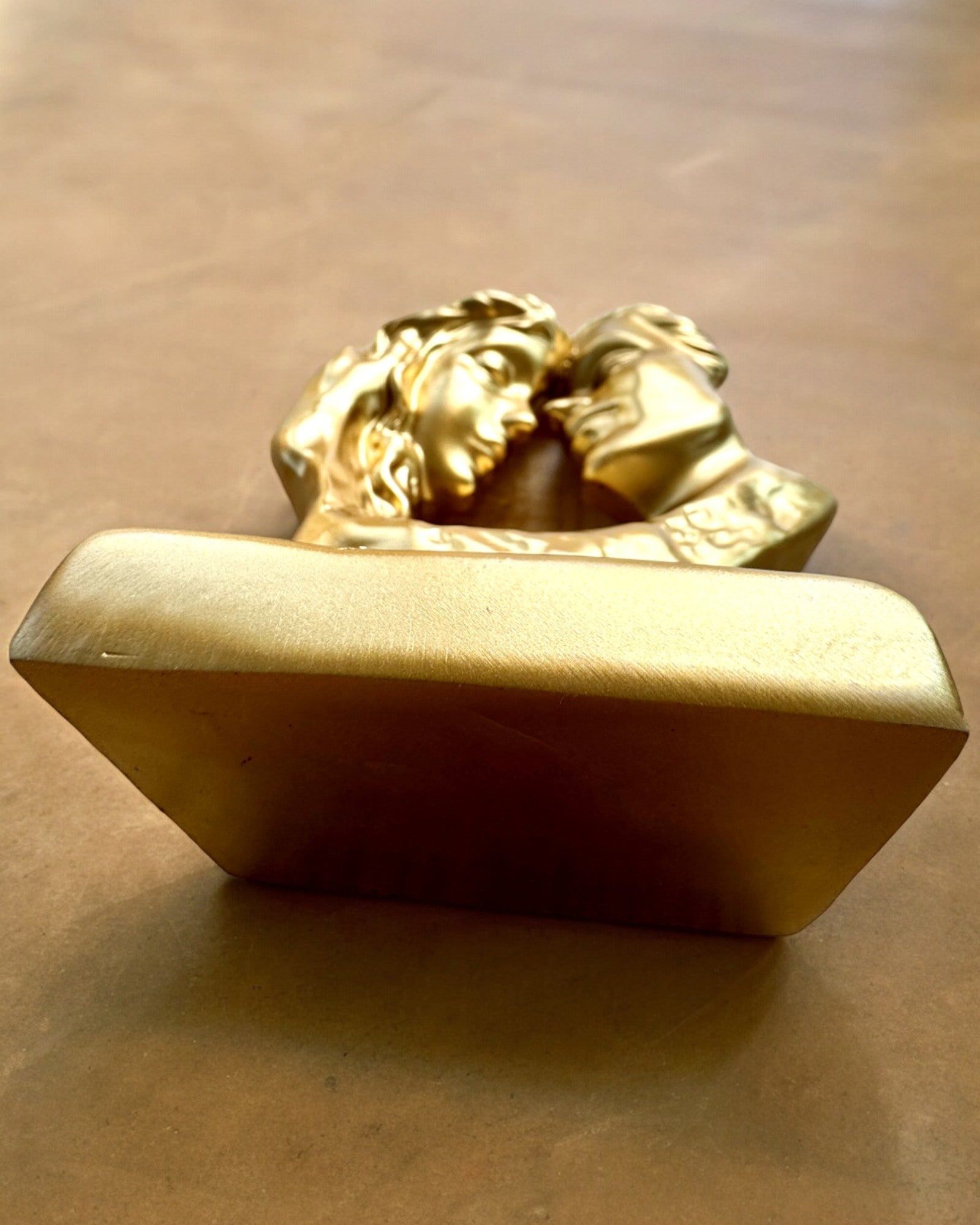 Figurka "Zlaté Spojení" - 13,5 cm výška, Dekorativní s Možností Gravírování