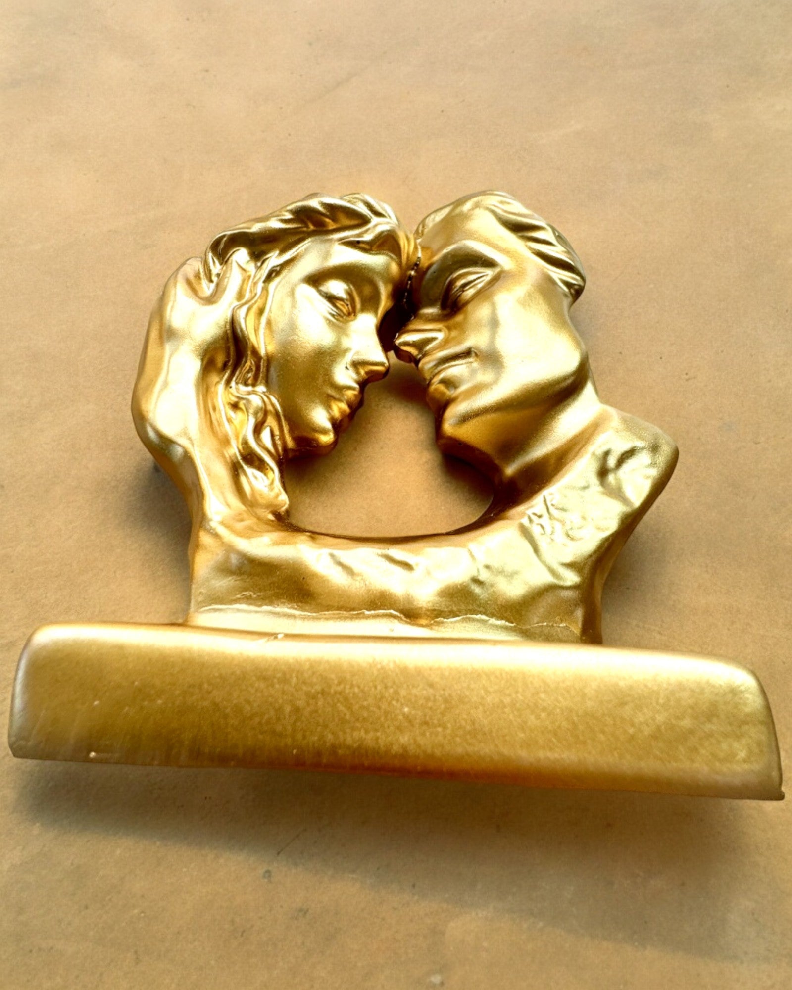 Figurka "Zlaté Spojení" - 13,5 cm výška, Dekorativní s Možností Gravírování