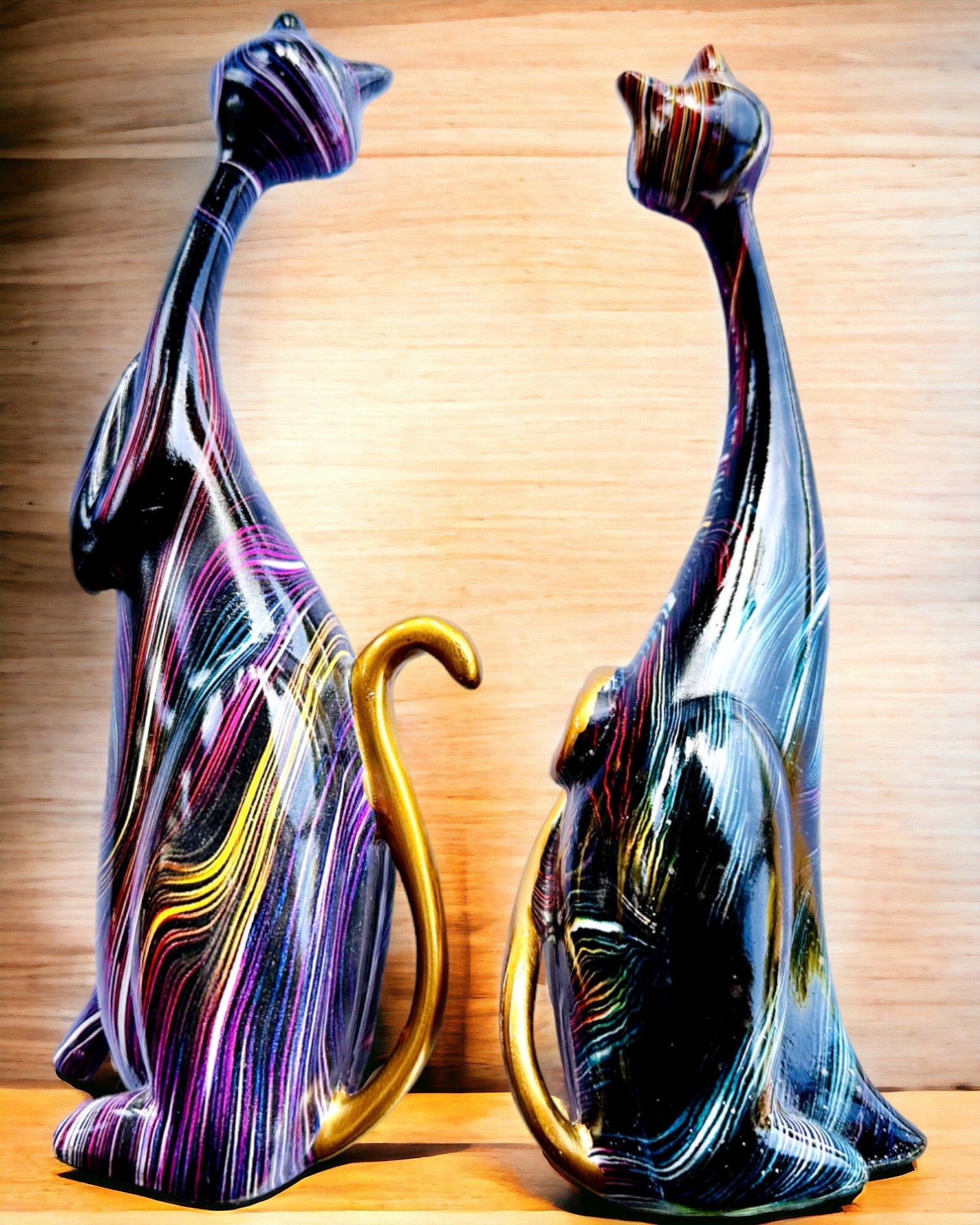 "Koci Eleganci" - Sada Dekorativních Figurok z Pryskyřice s Možností Personalizace Gravírováním