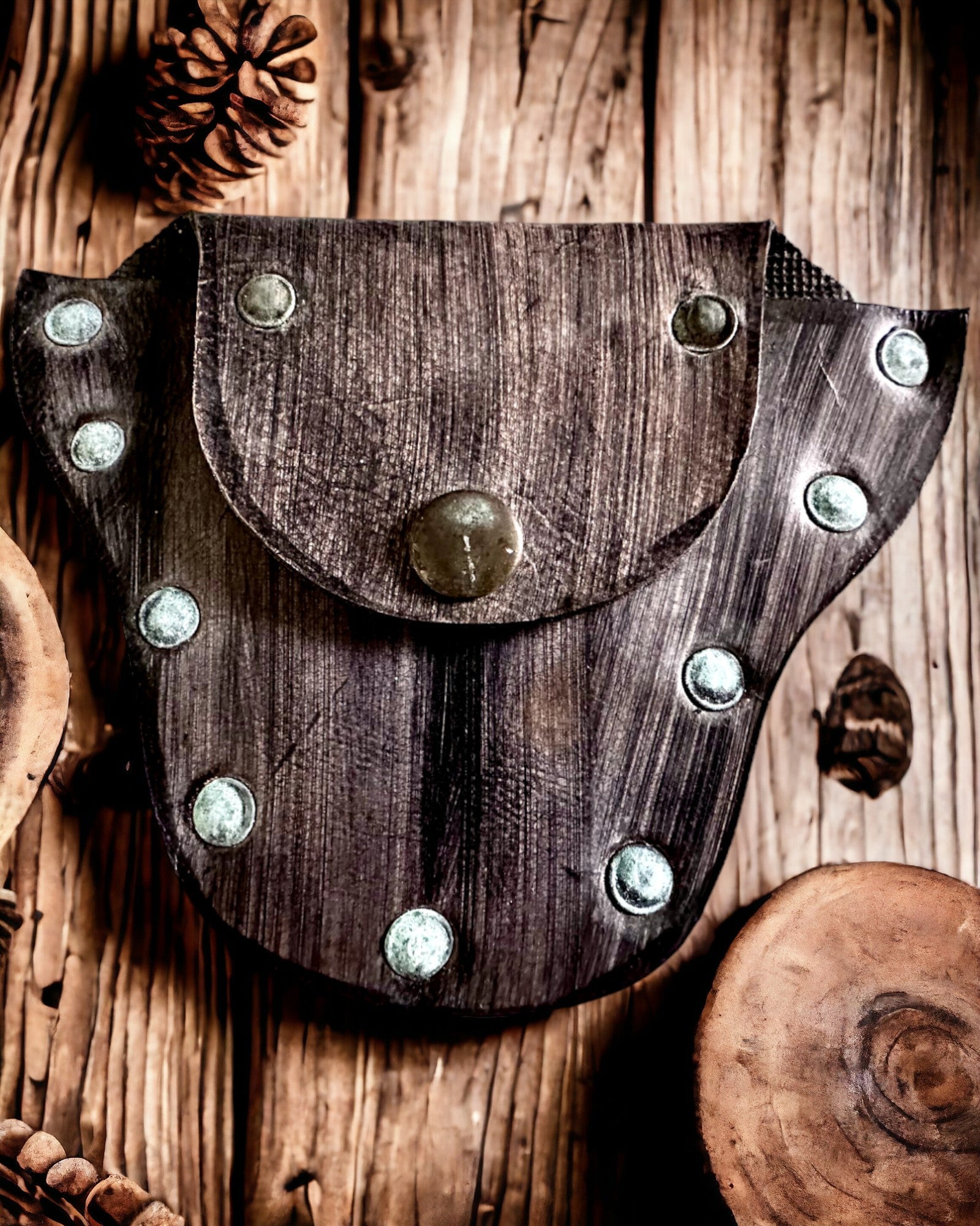 Skrytka Lesního Skřítka – Ručně Vyrobená Malá Kožená Sakiewka