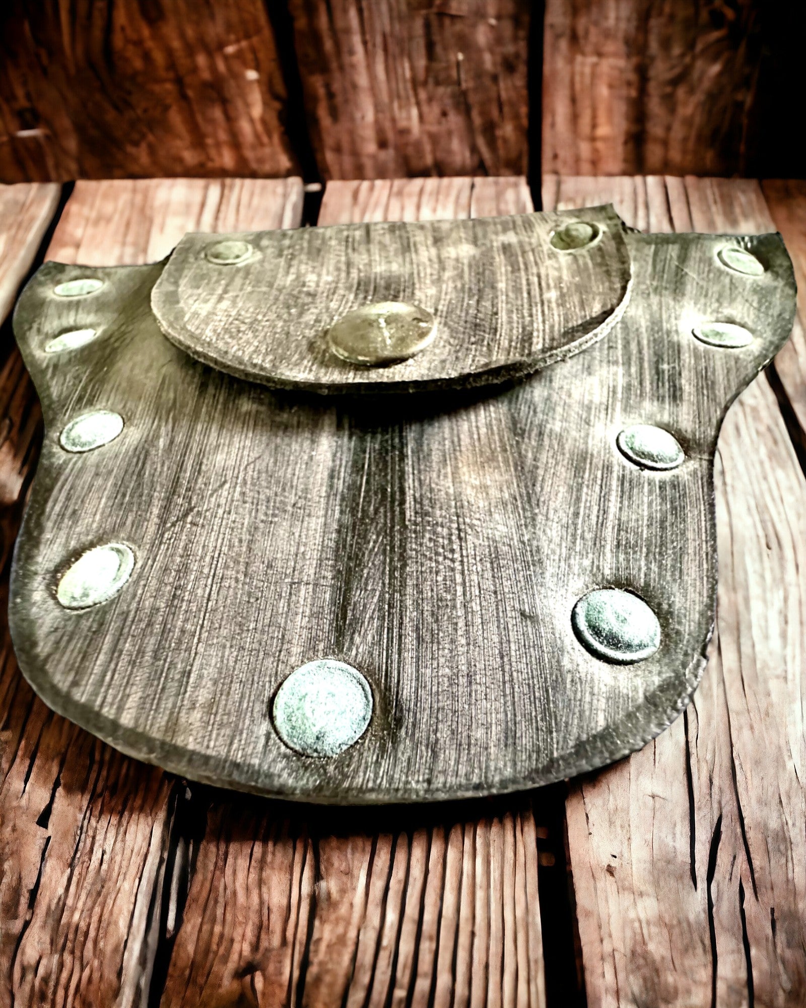 Skrytka Lesního Skřítka – Ručně Vyrobená Malá Kožená Sakiewka