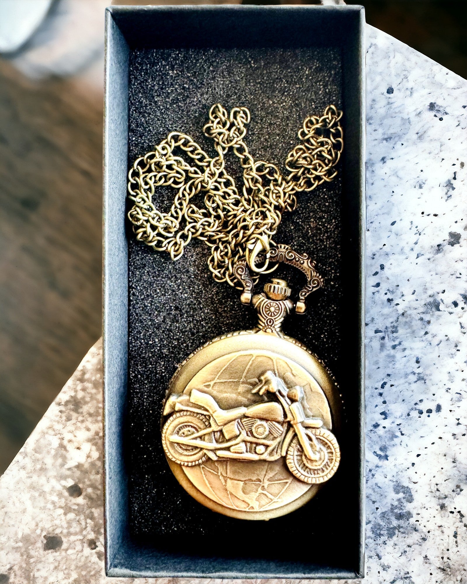 Kapesní hodinky "Motocyklový elegán" – Gravírování