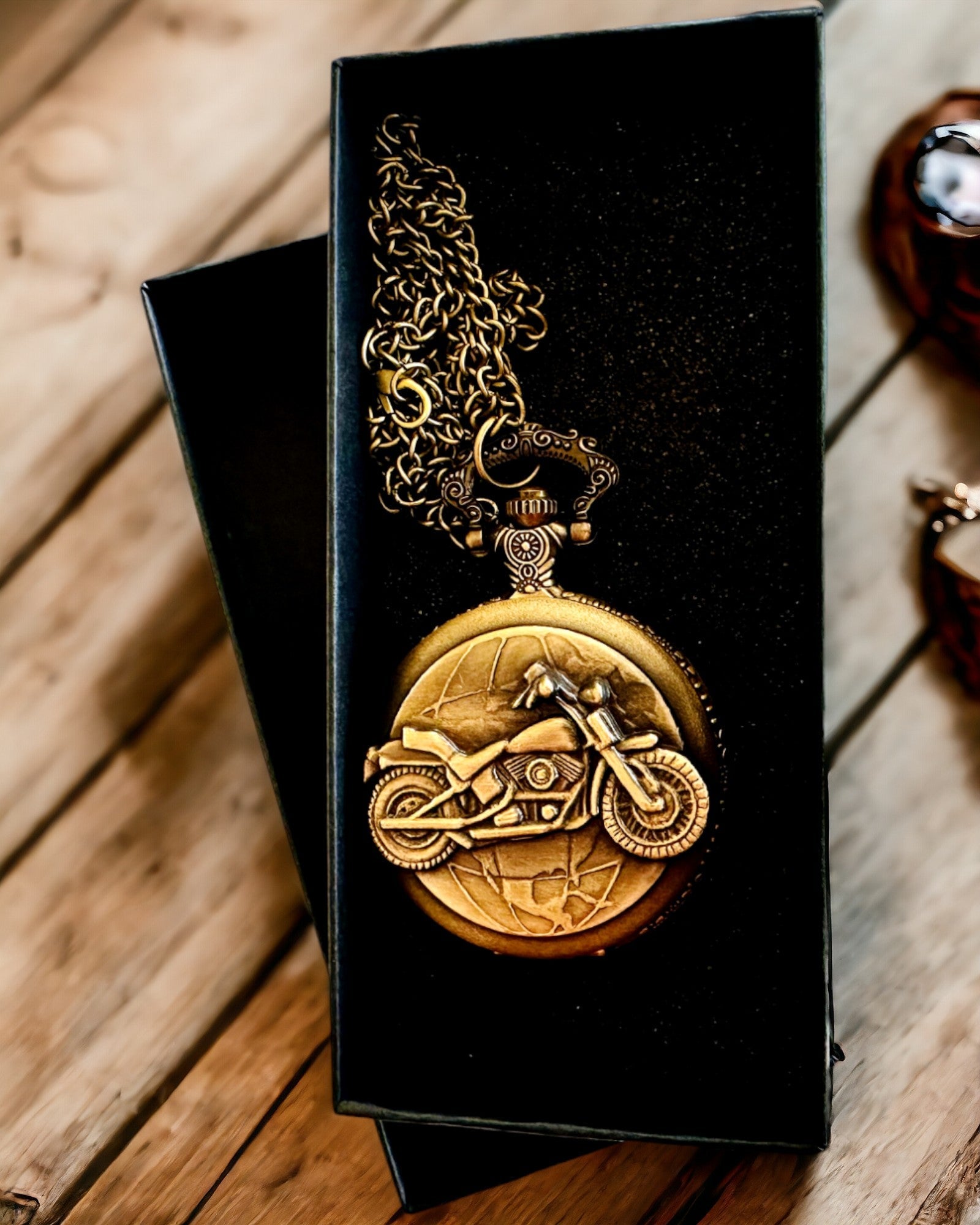 Kapesní hodinky "Motocyklový elegán" – Gravírování