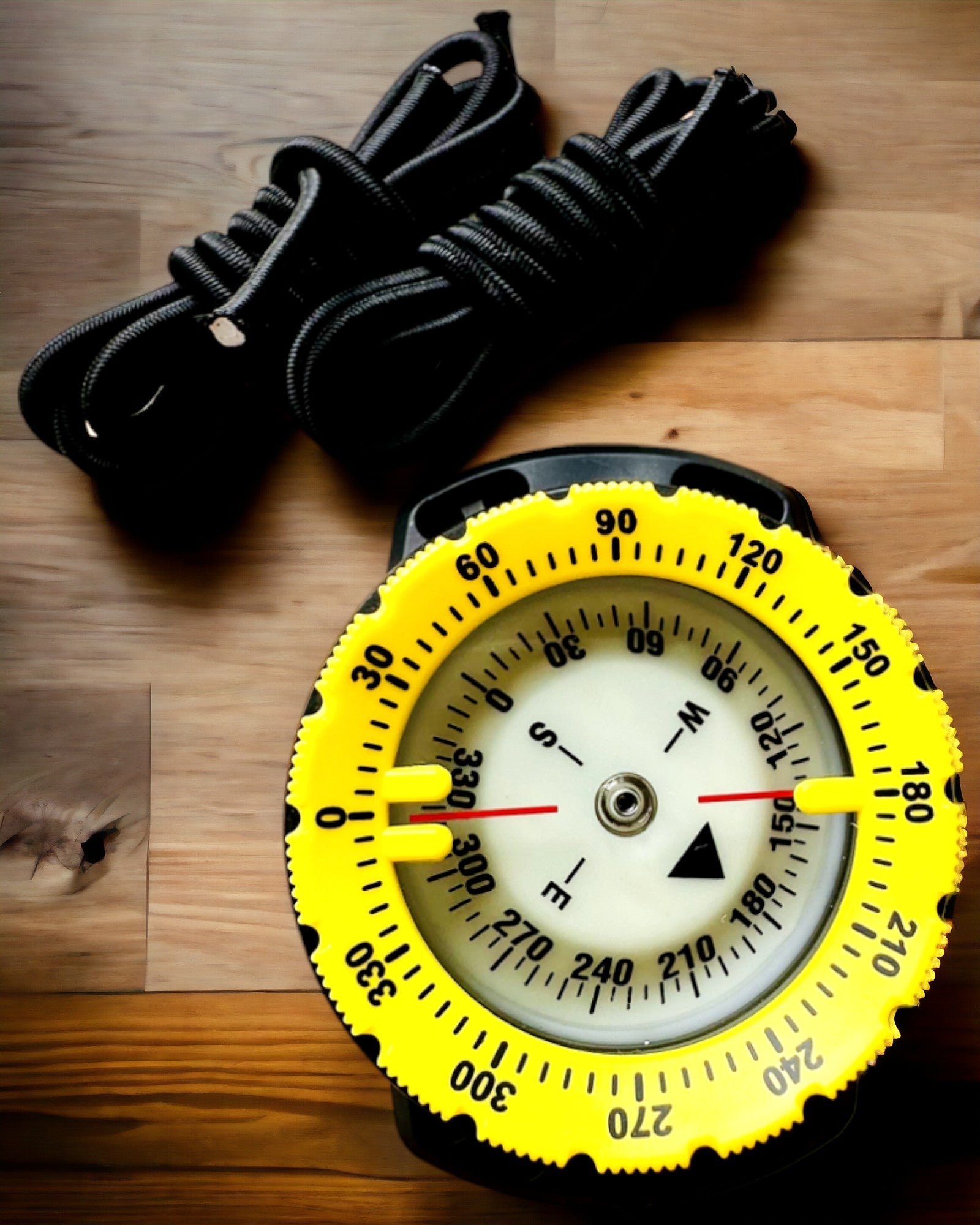 Kompas pro potápění AquaGuide - vodotěsný kompas s funkcí luminiscence s pružným páskem, možnost personalizace