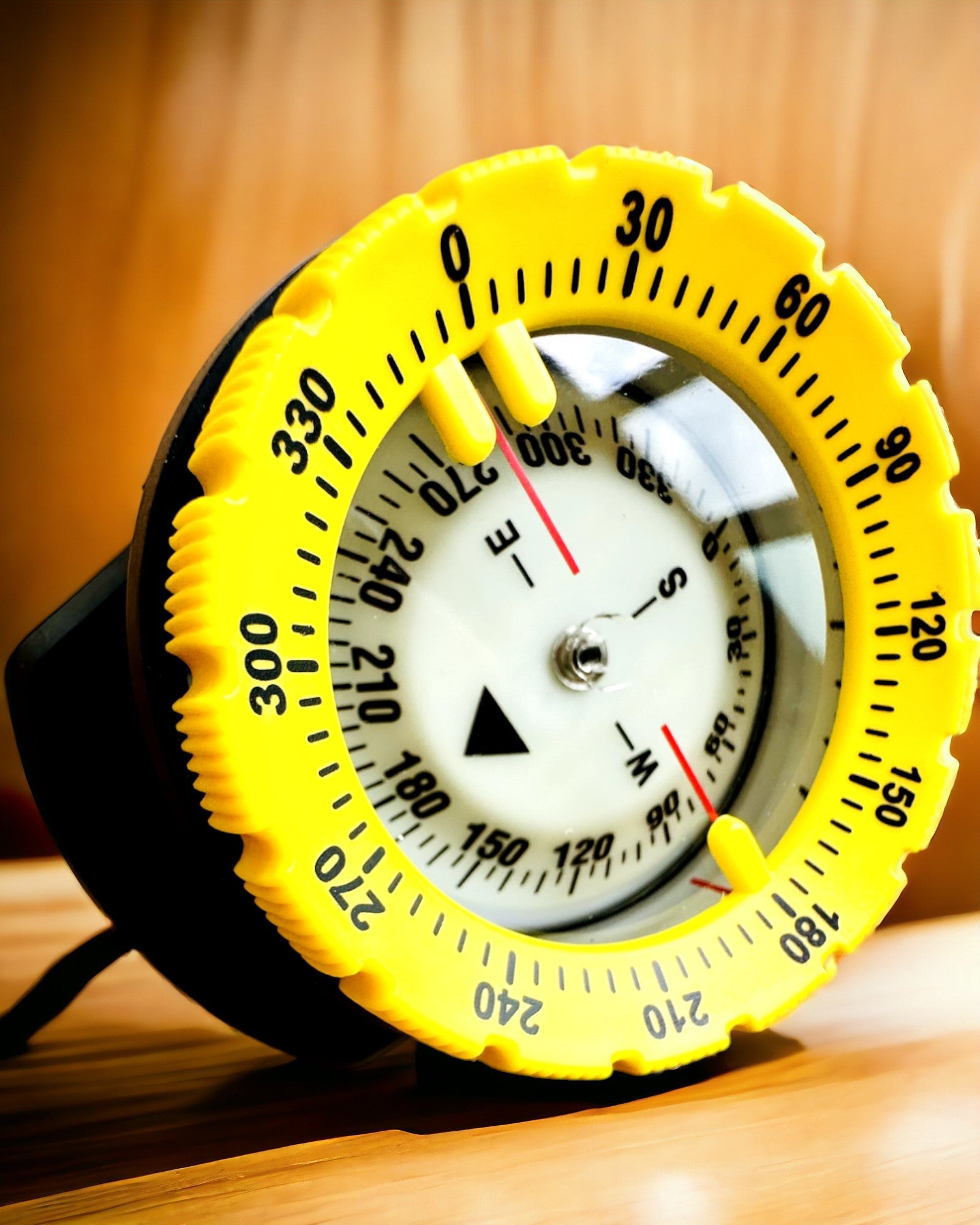 Kompas pro potápění AquaGuide - vodotěsný kompas s funkcí luminiscence s pružným páskem, možnost personalizace