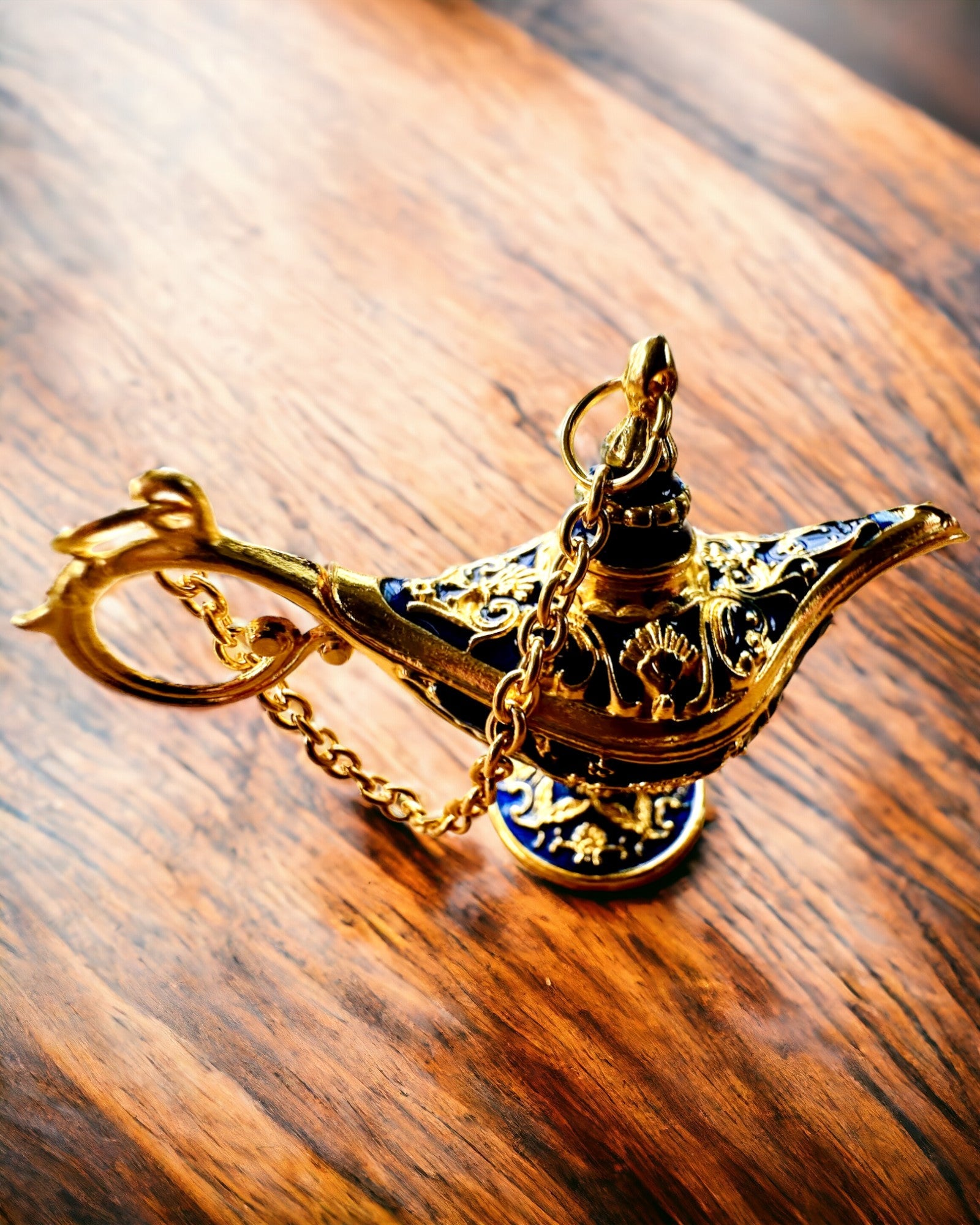 Malá 4 cm Magická Lampa Aladina, přívěsek, 6 barevných variant - Kouzelná Vzpomínka, personalizace gravírováním