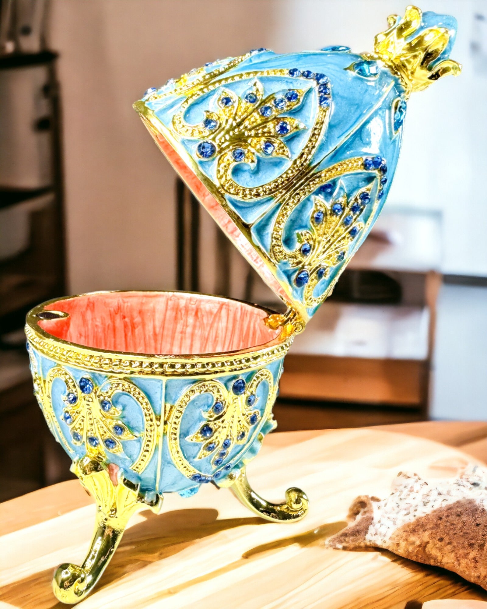 Niebiańské vejce Fabergé – Smaltovaný organizér na šperky - barva nebeská modř. Personalizace gravírováním