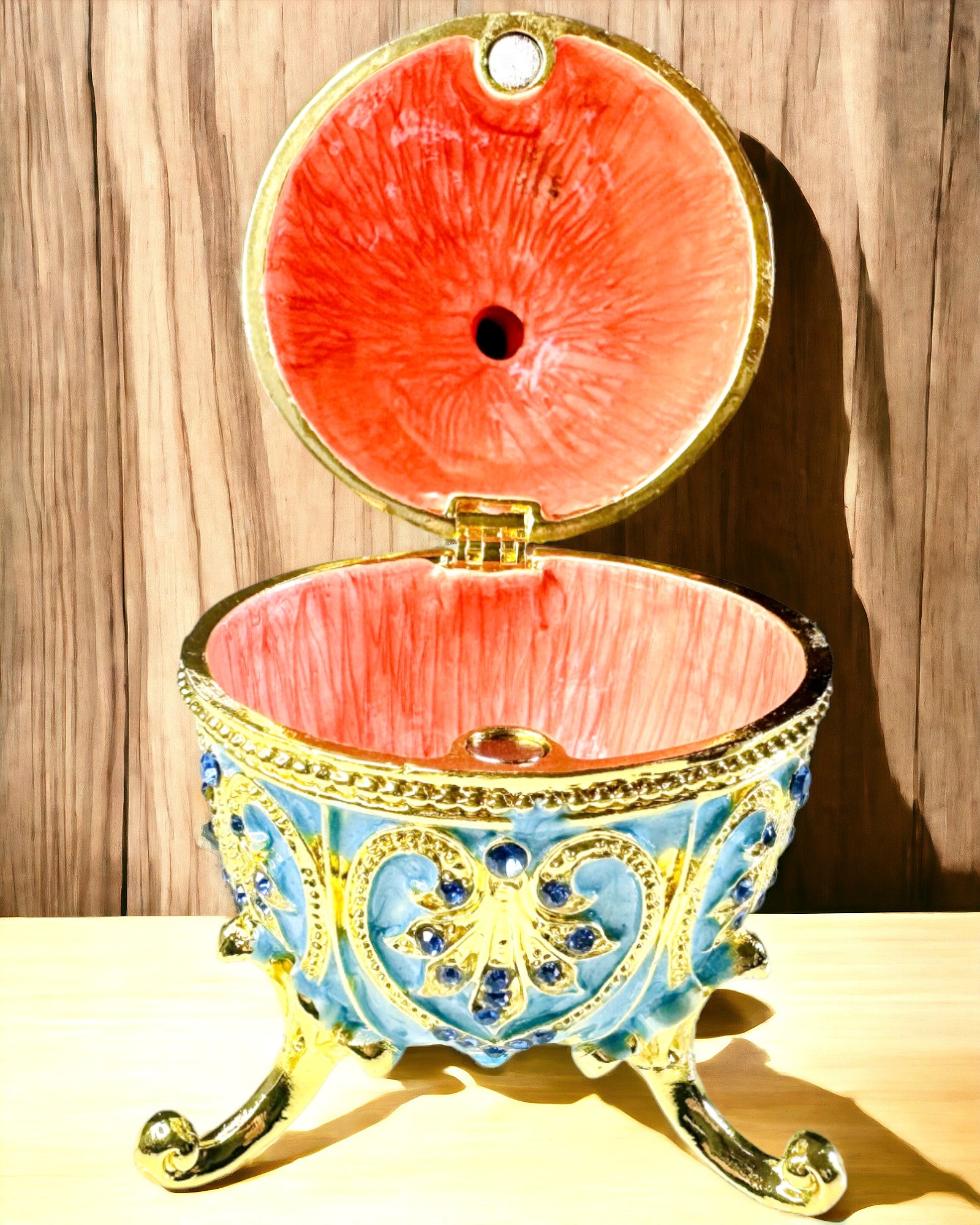 Niebiańské vejce Fabergé – Smaltovaný organizér na šperky - barva nebeská modř. Personalizace gravírováním