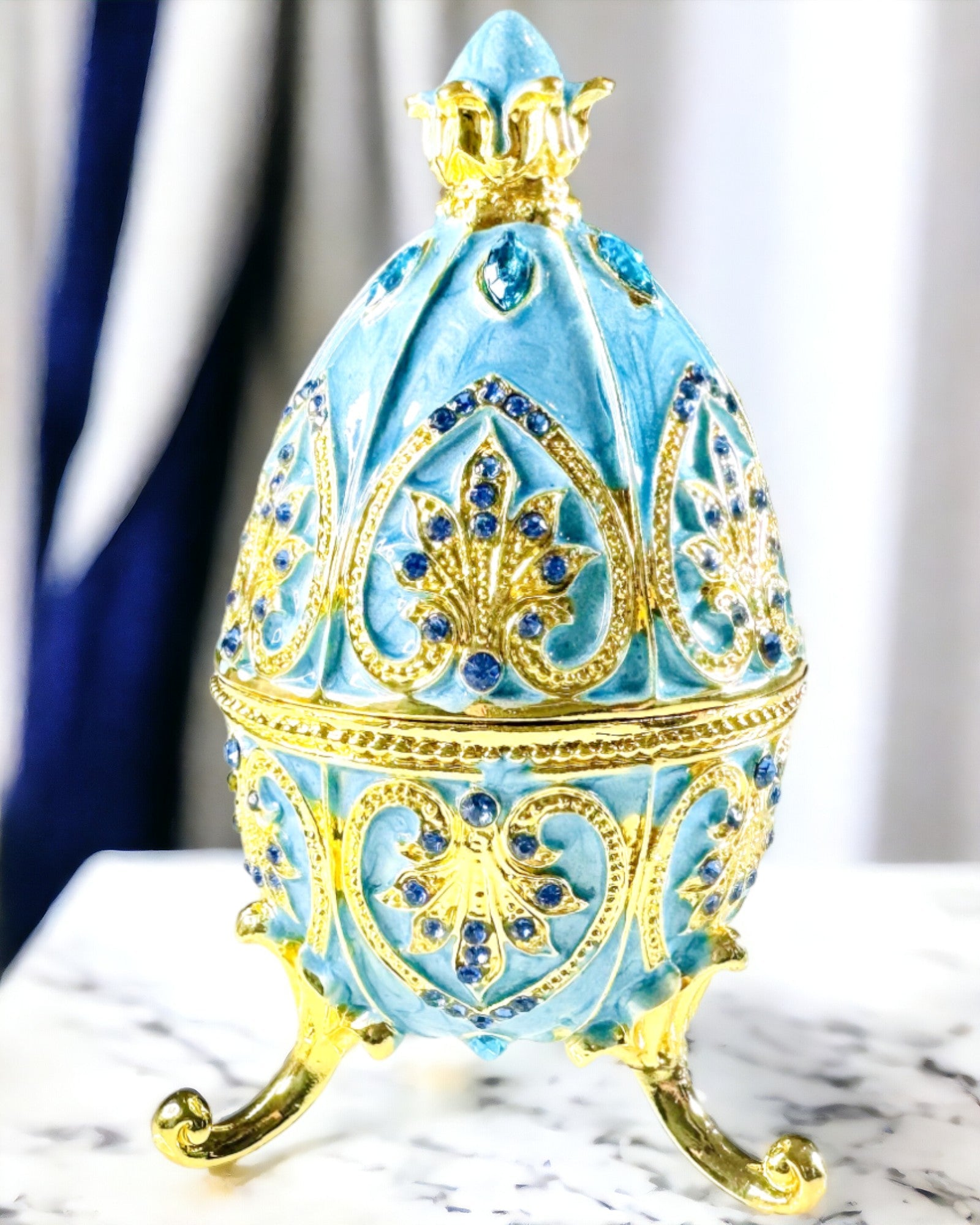 Niebiańské vejce Fabergé – Smaltovaný organizér na šperky - barva nebeská modř. Personalizace gravírováním
