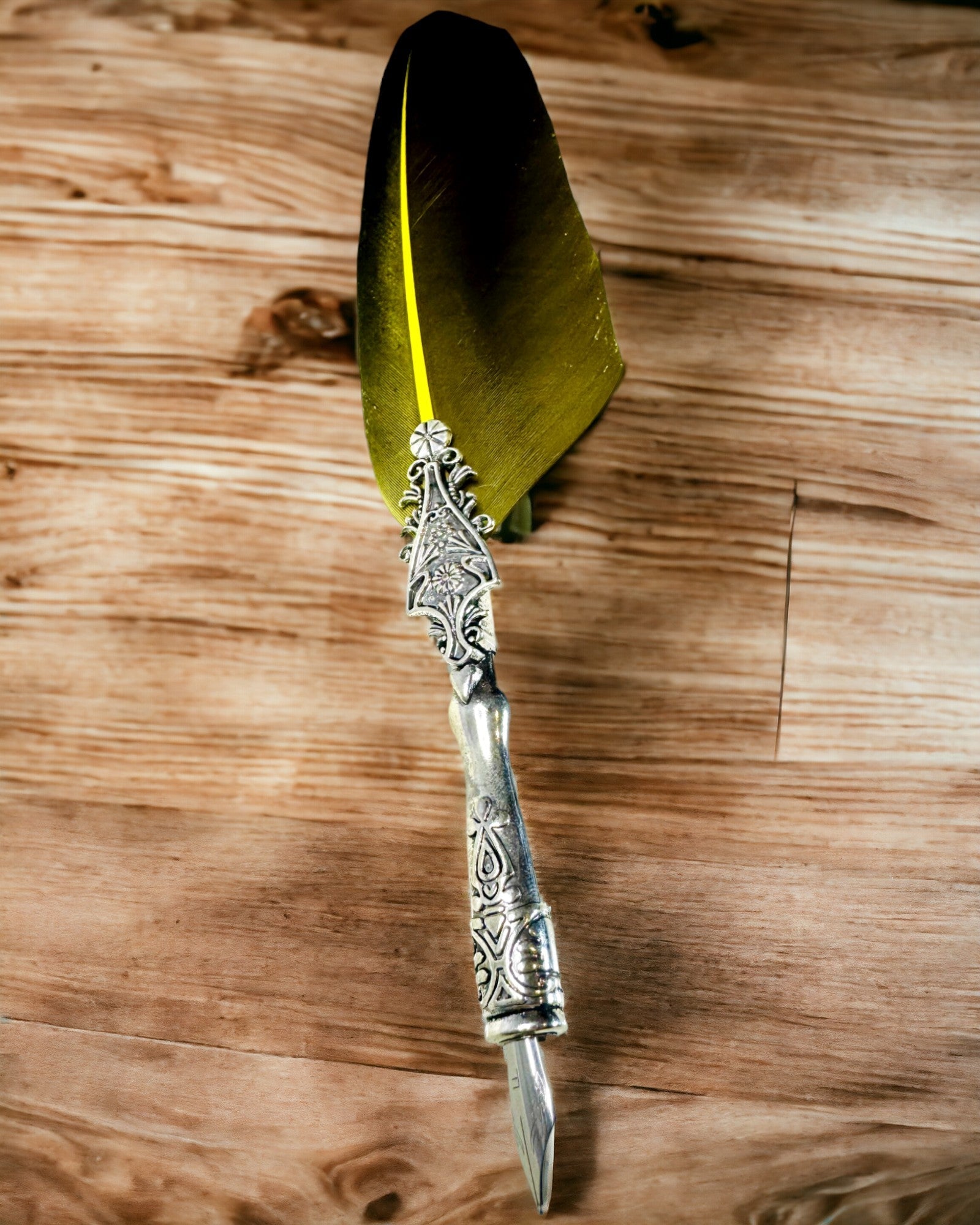 Vintage kaligrafické pero s přírodním husím brkem – Ideální dárek ke Dni matek nebo pro učitele. Gravírování