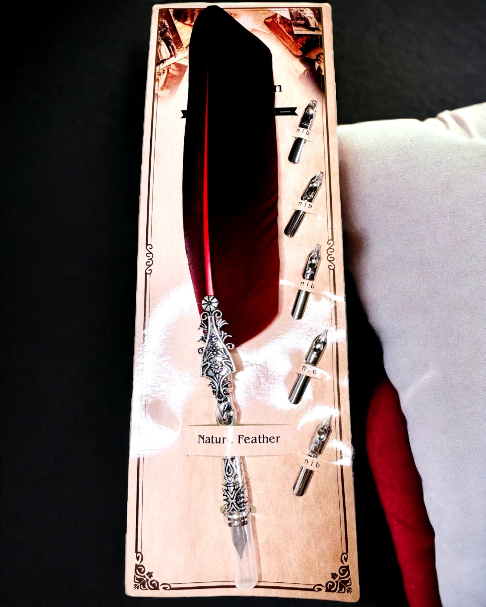 Vintage kaligrafické pero s přírodním husím brkem – Ideální dárek ke Dni matek nebo pro učitele. Gravírování