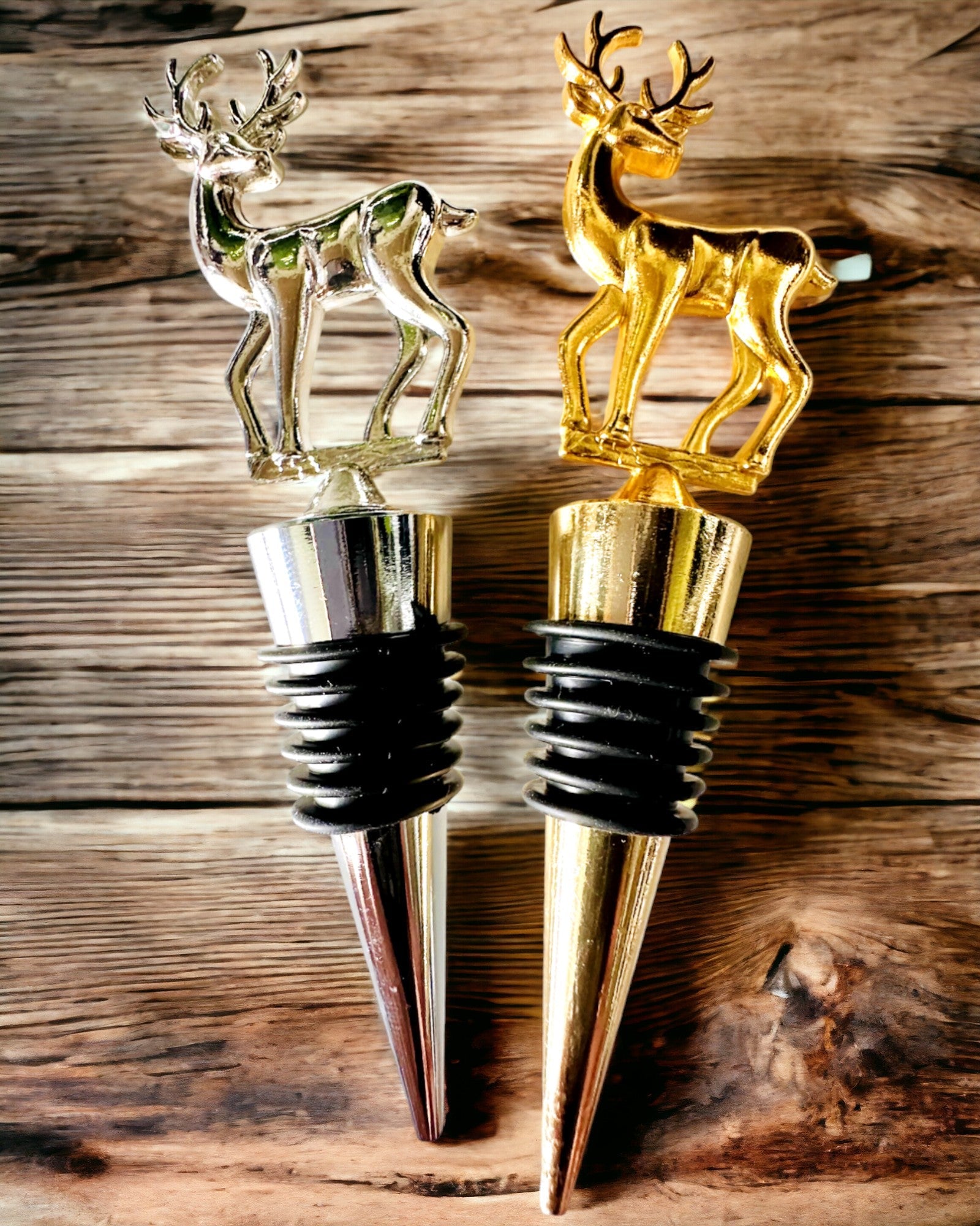 Exkluzivní Kovová Zátka na Víno s Jelenem - Elegantní a Funkční, možnost personalizace gravírováním