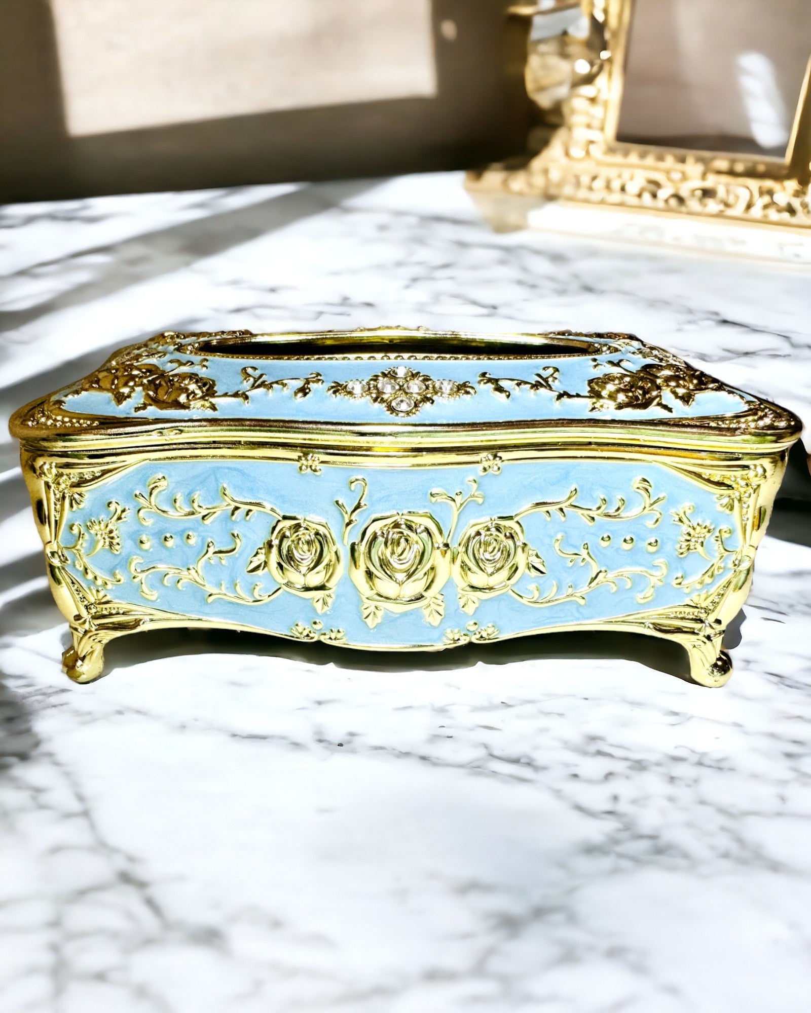 Luxusová krabička na kapesníky s reliéfním vzorem růže a elegantními úchyty