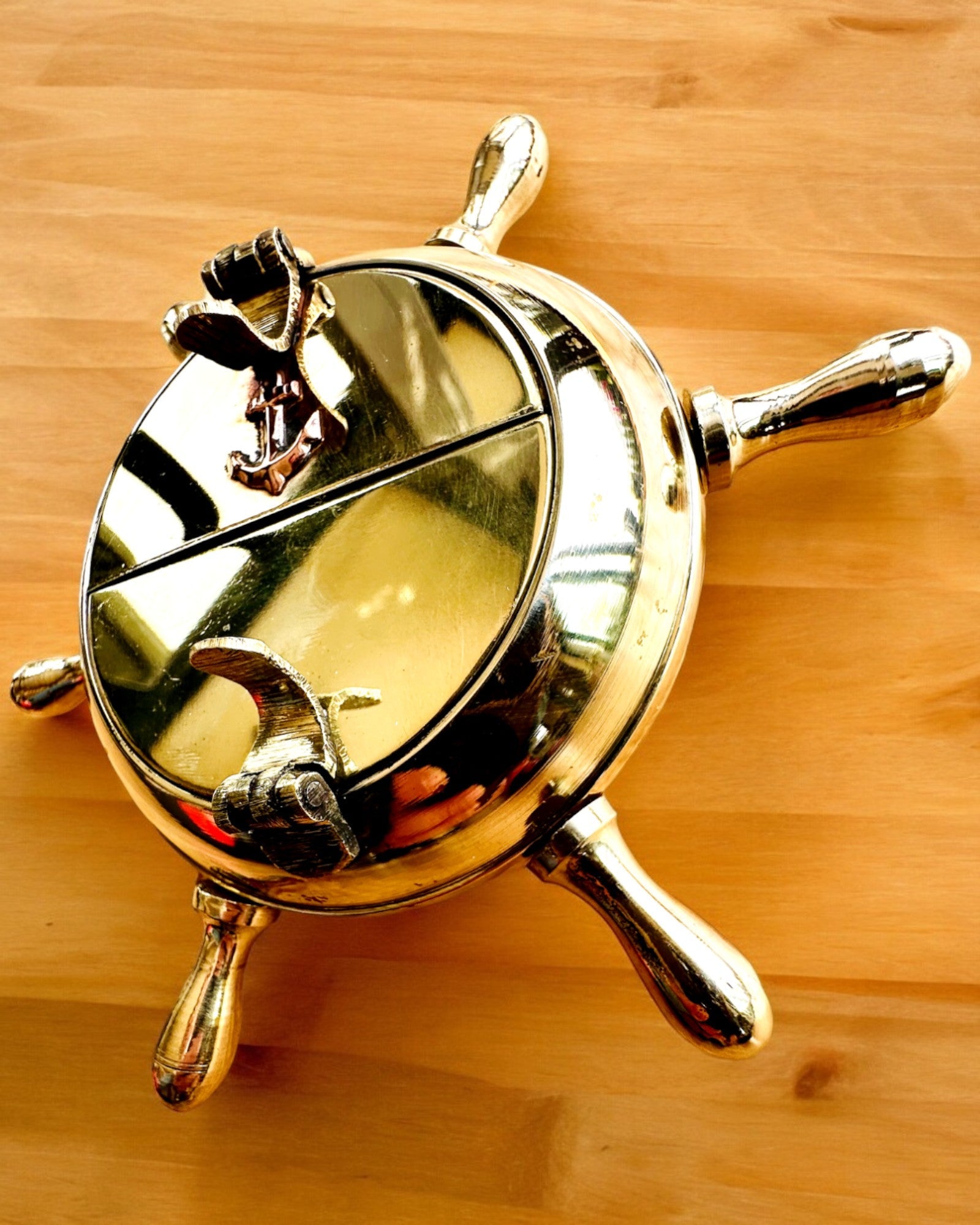 Mosazný Kapitánský Popelník - možnost personalizace jako dárek gravírováním, ručně vyrobený