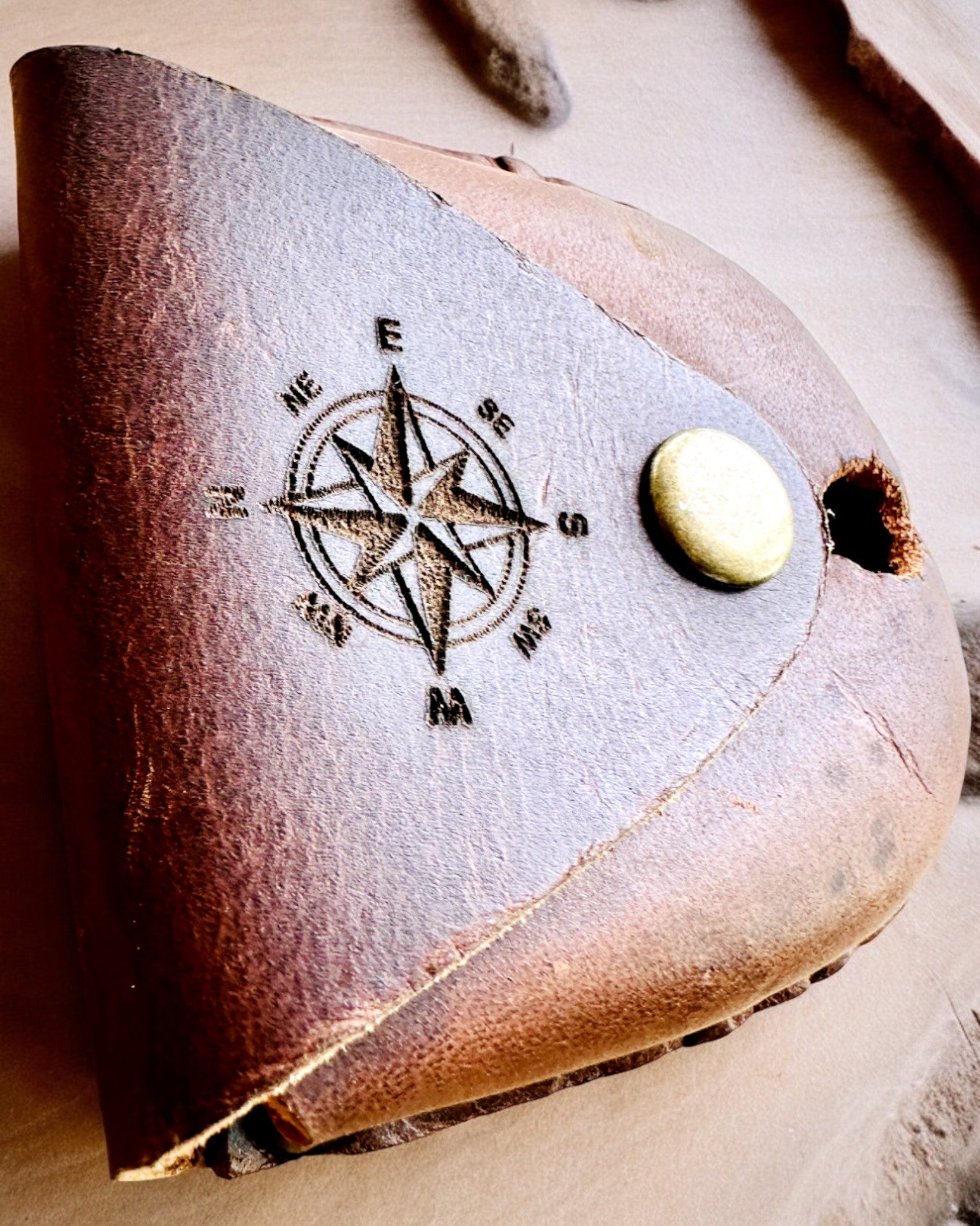 Kožené Pouzdro „Objevitel“ – na Kompaktní Kompas nebo Kapesní Hodinky, s Možností Personalizace Gravírováním