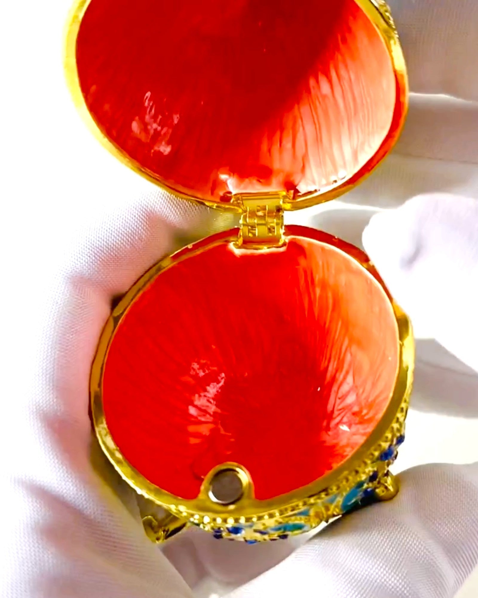 Niebiańské vejce Fabergé – Smaltovaný organizér na šperky - barva nebeská modř. Personalizace gravírováním